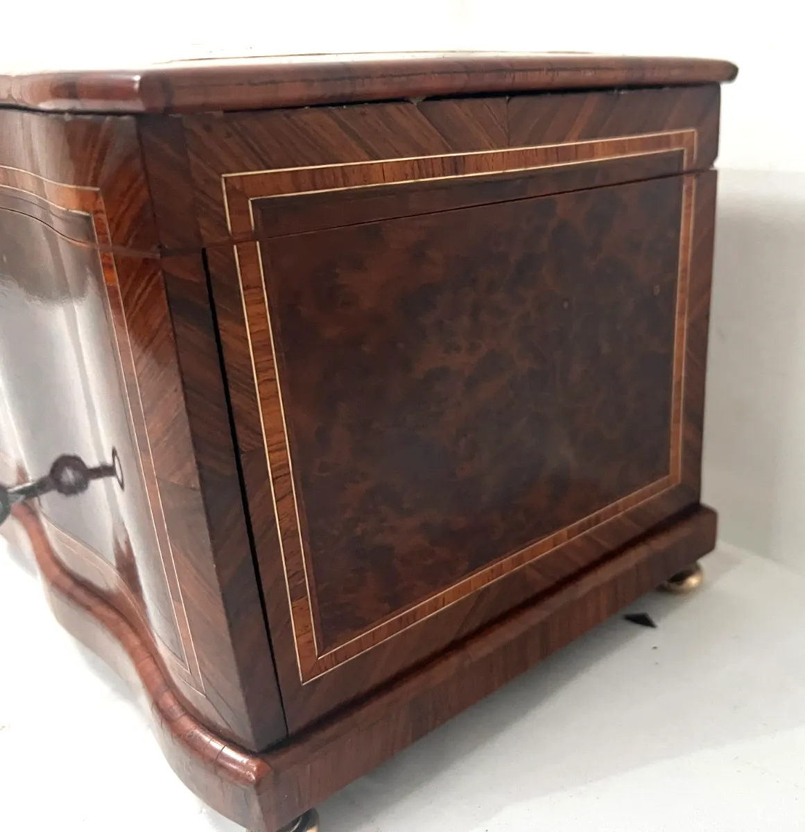19th Century Cigar Box In Thuya Burl And Rosewood photo for sale