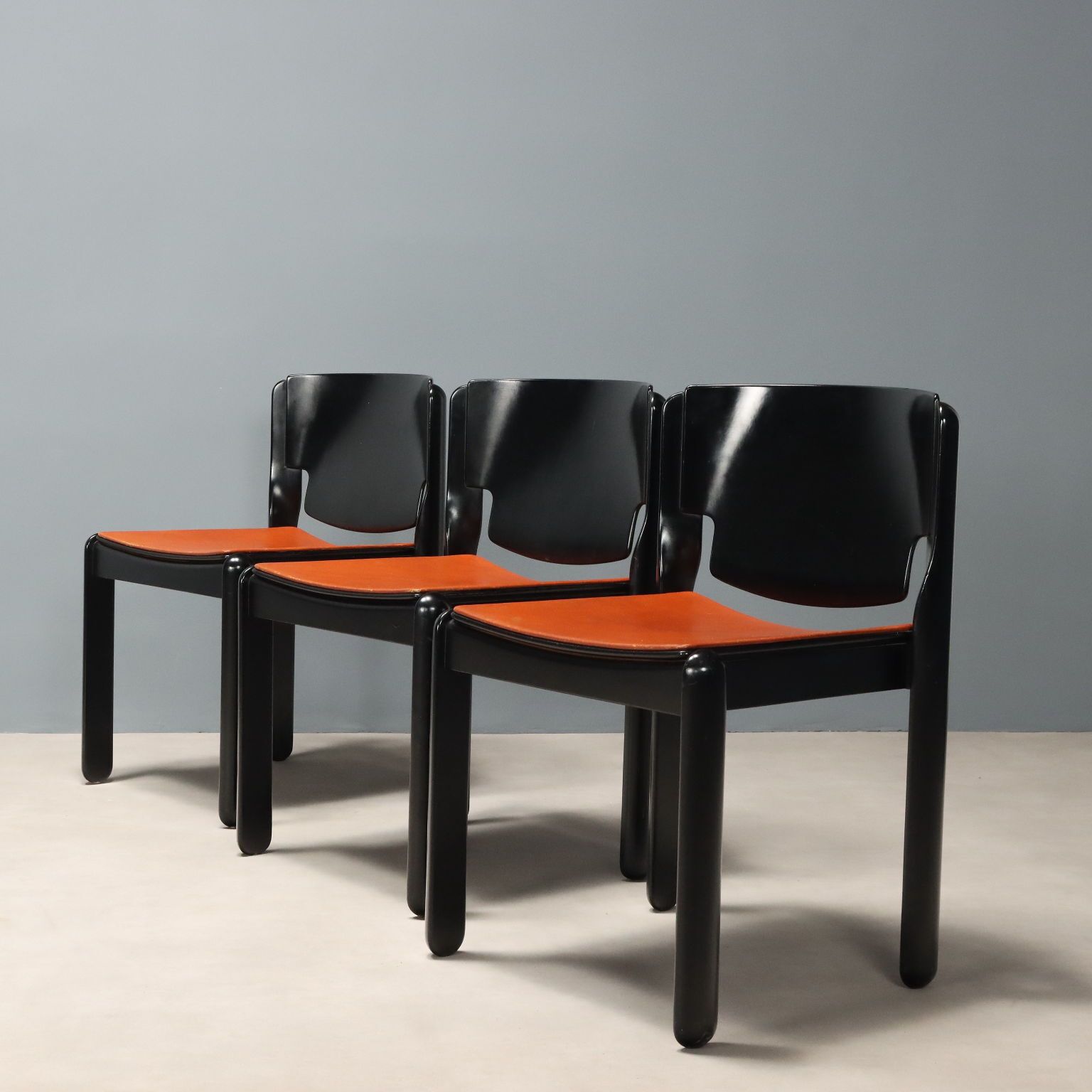 Cassina 122 Chairs Vintage Design Vico Magistretti Italy 1960s 1970s photo Furniture