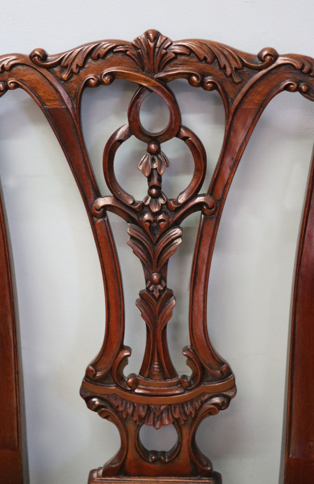 photo vintage An Absolutely Charming Pair Of Nice Quality Georgian Revival Style Children’s Open Arm Or Carver Chairs.