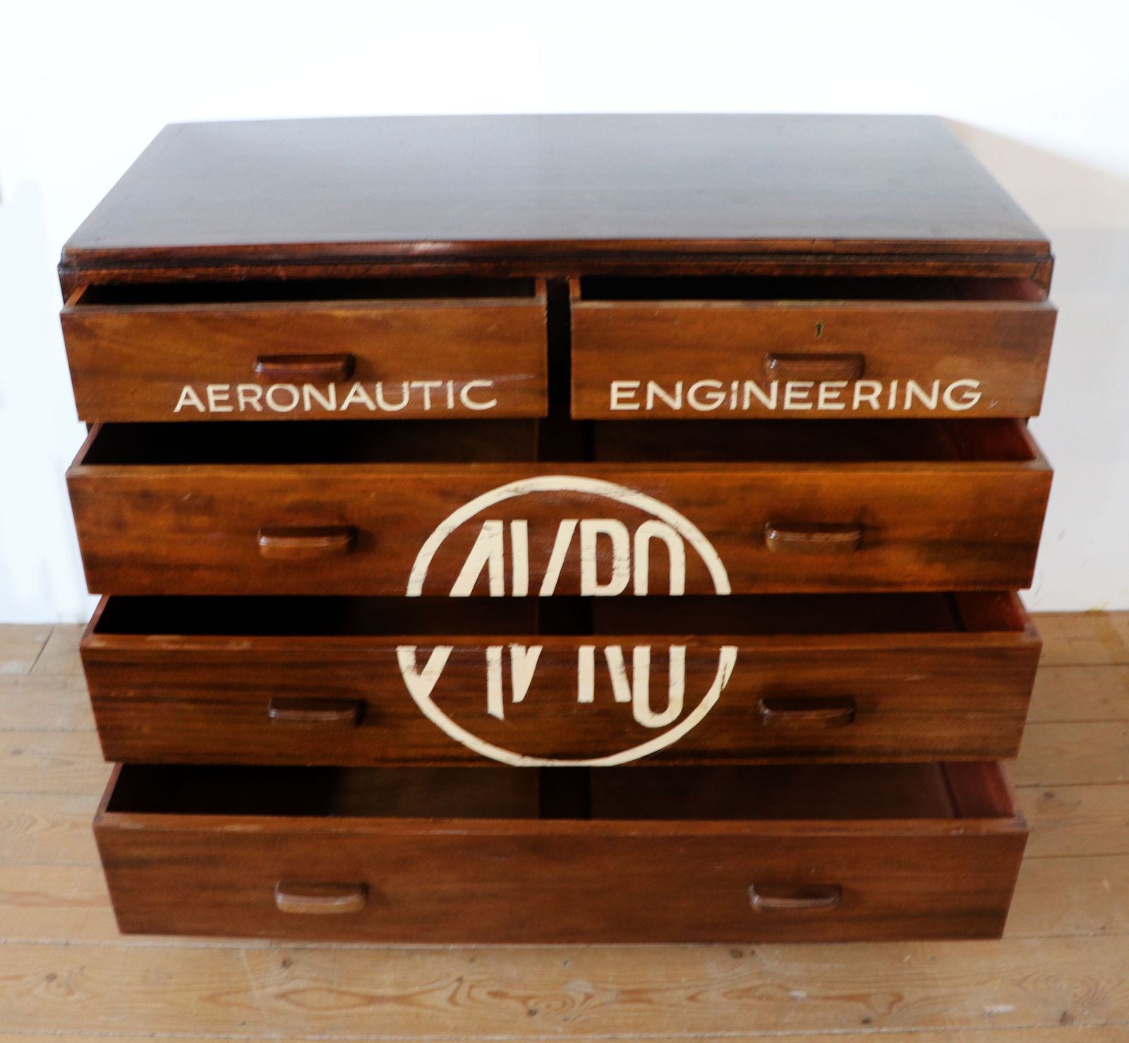 photo vintage A Lovely, Classic 1930s Chest Of Five Drawers, Later Hand Sign Written For Avro Aeronautic Engineering.