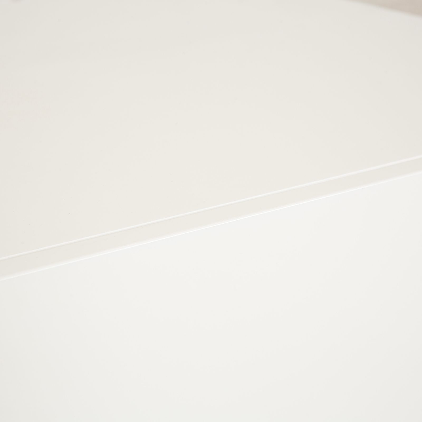 Buffet Boconcept Lugano en bois, blanc et crème photo vinterior