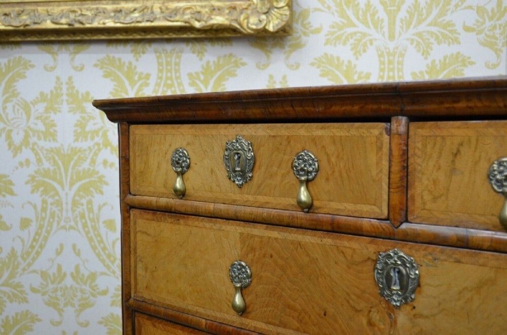 photo furniture Early 18th Century Walnut Chest Of Drawers
