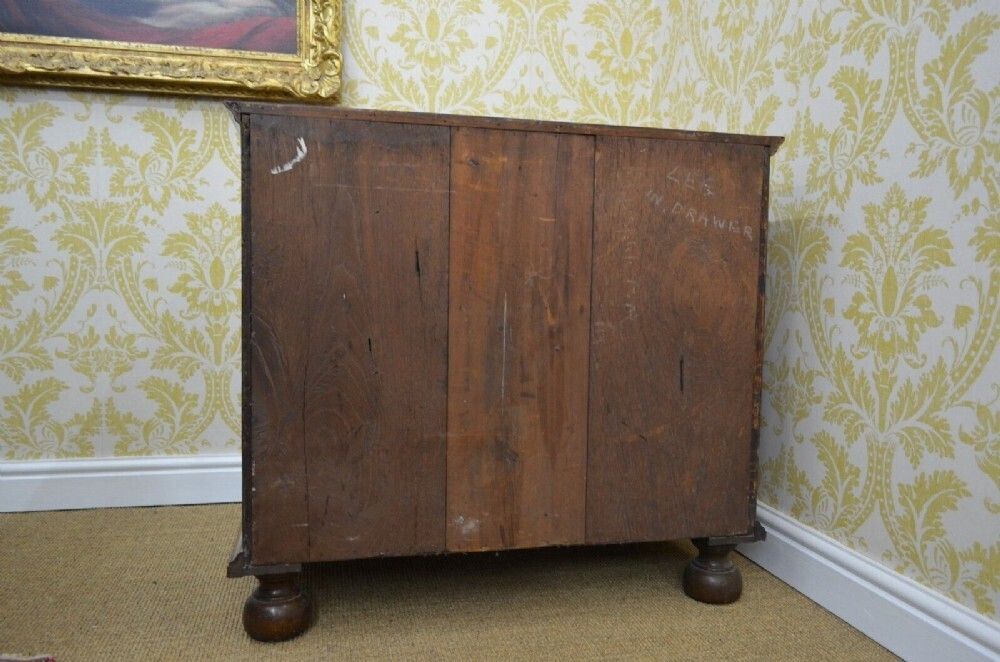 photo vintage Early 18th Century Walnut Chest Of Drawers