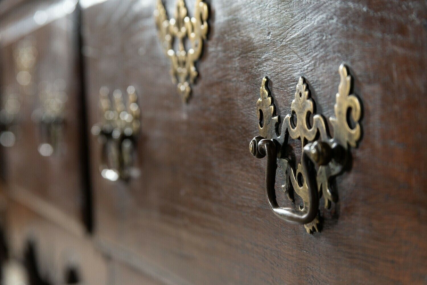 photo vintage Large 18thc English Oak Dresser
