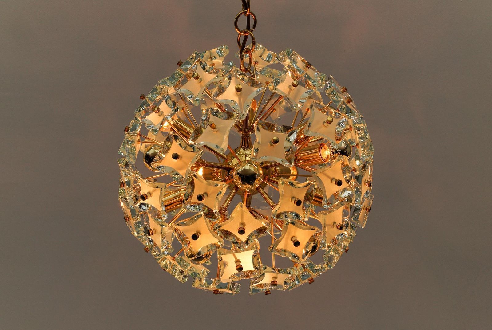 photo vinterior Snowflake Lamp In Gold And Glass In The By Zero Quattro, 1960s Italy