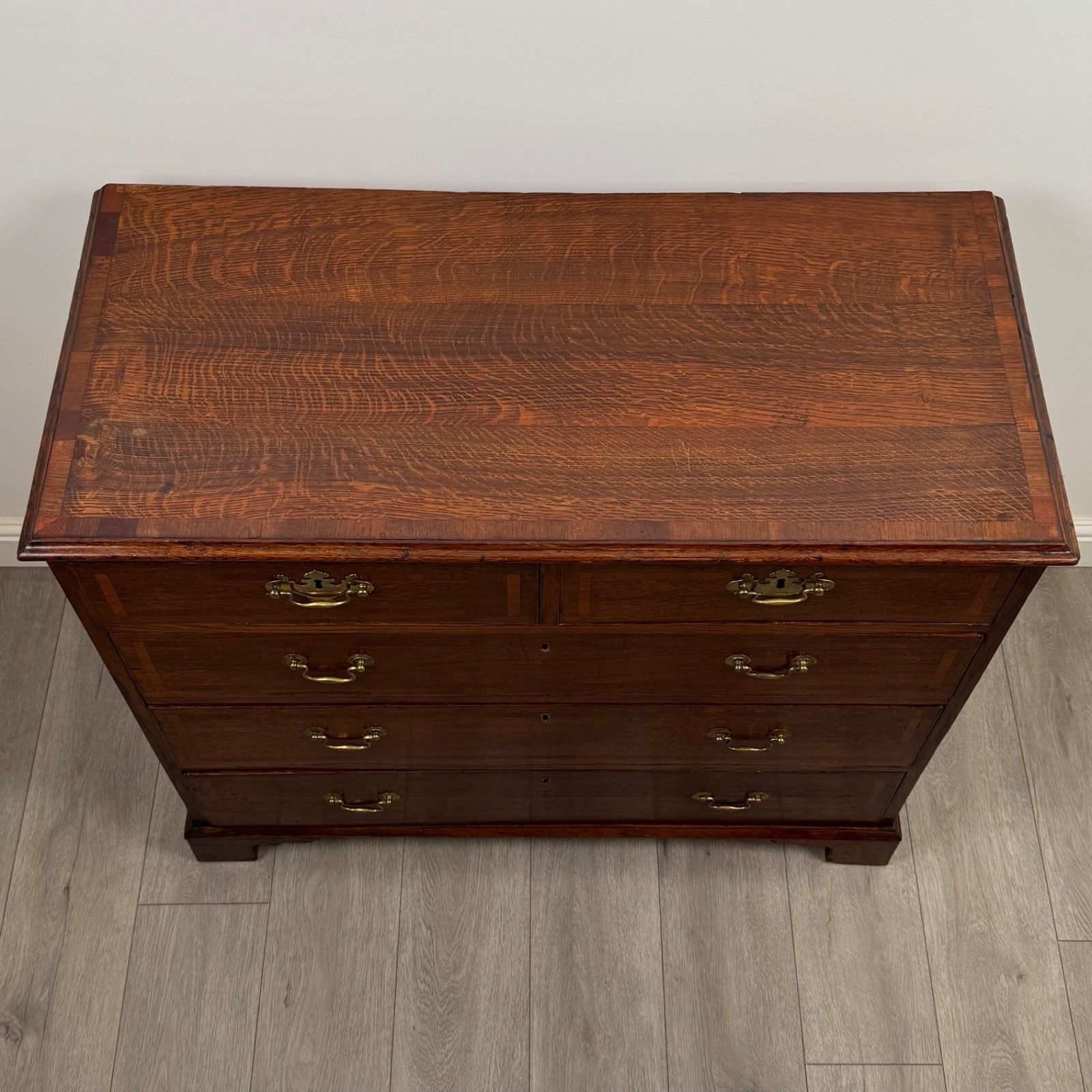 photo furniture Antique 18th Century Good Quality Chest Of Drawers In Oak