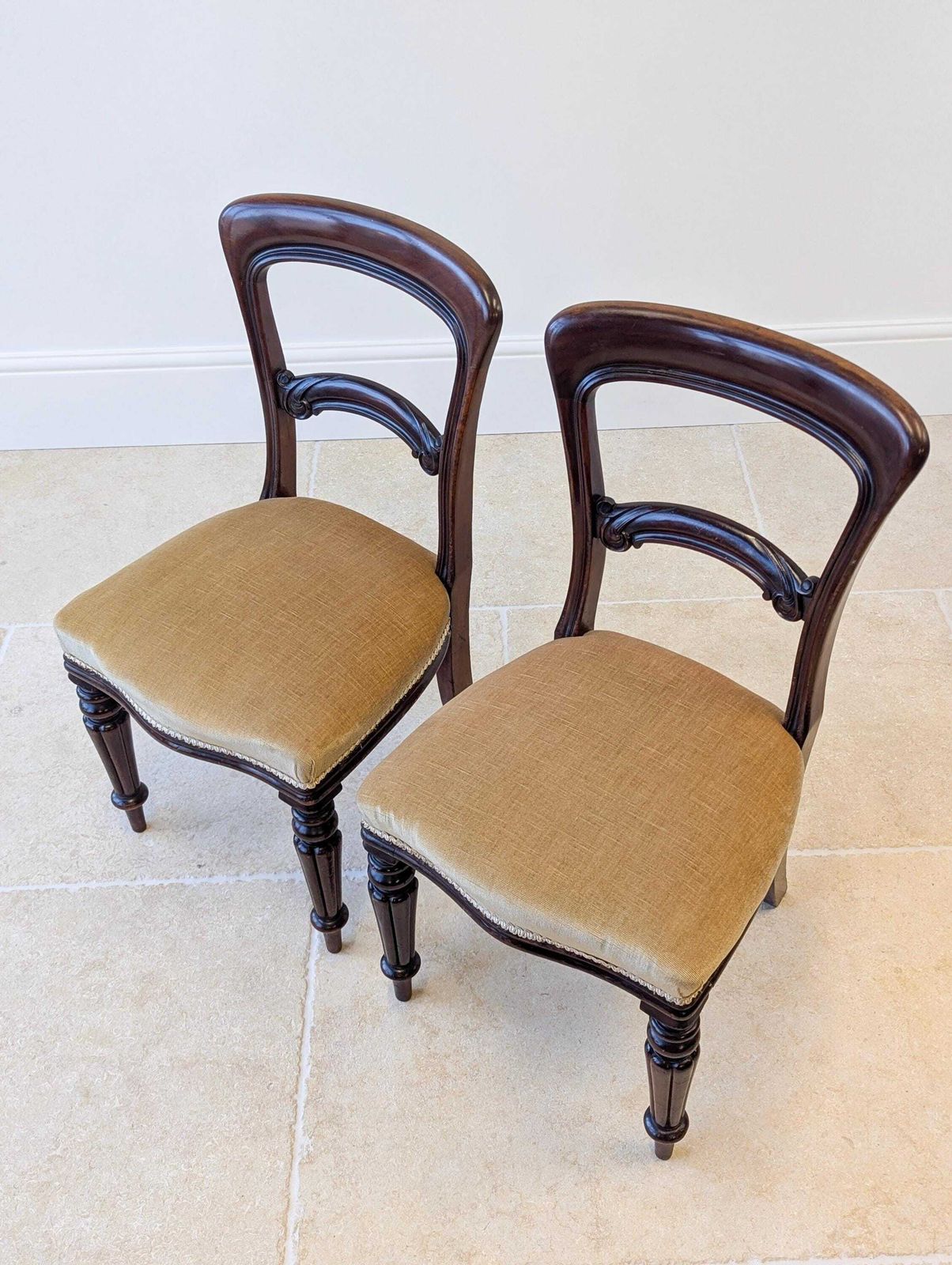 photo vintage Set Of Four Antique Victorian Mahogany Dining Chairs C.1880