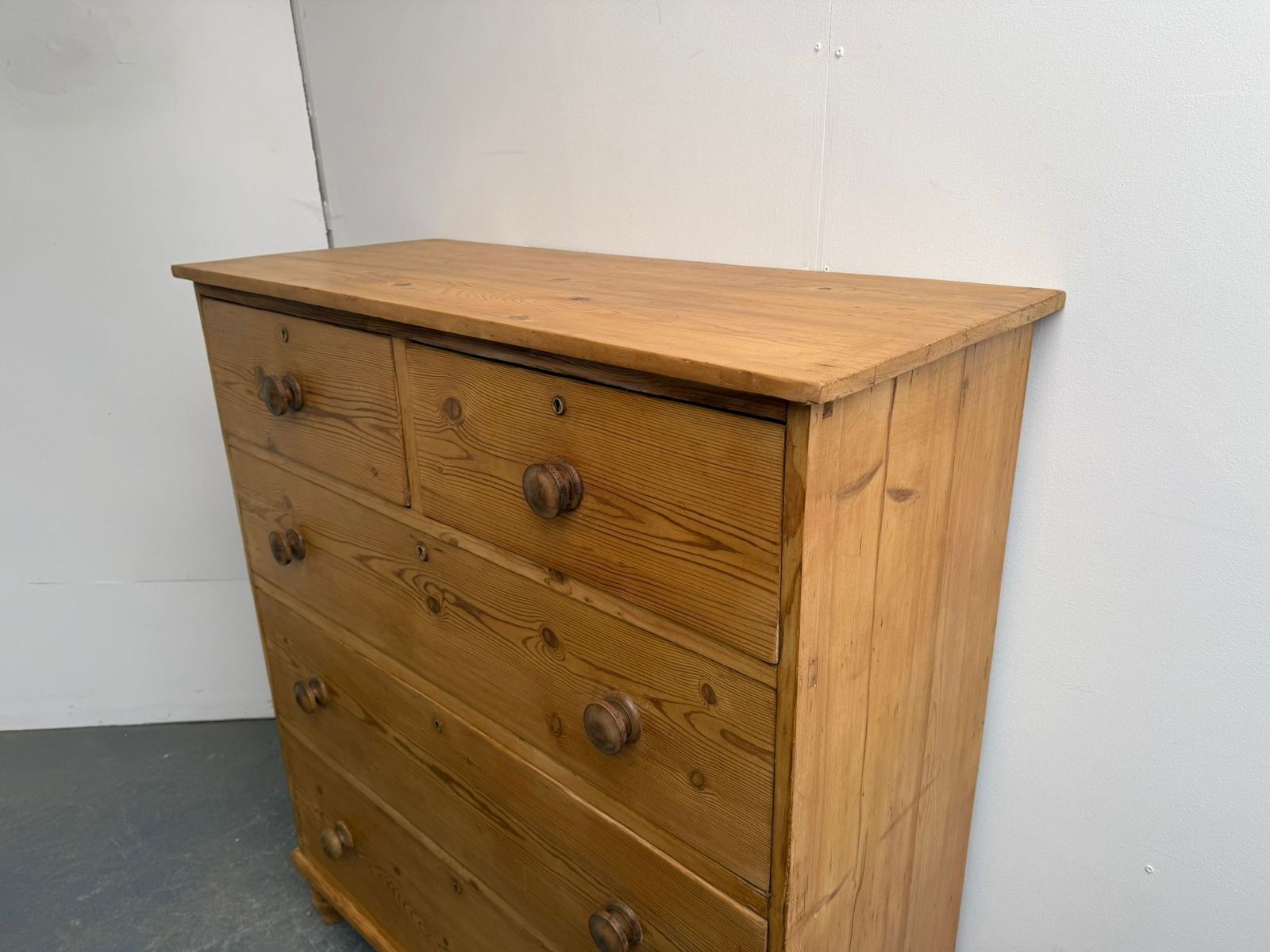 photo furniture A Superb Tall & Narrow Waxed Georgian Pine 5 Drawer Chest Of Drawers