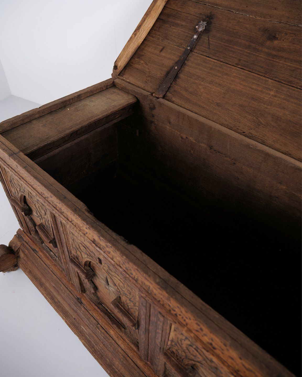 photo furniture Chest – Oak – Carved Details & Inlay – C. 1860s