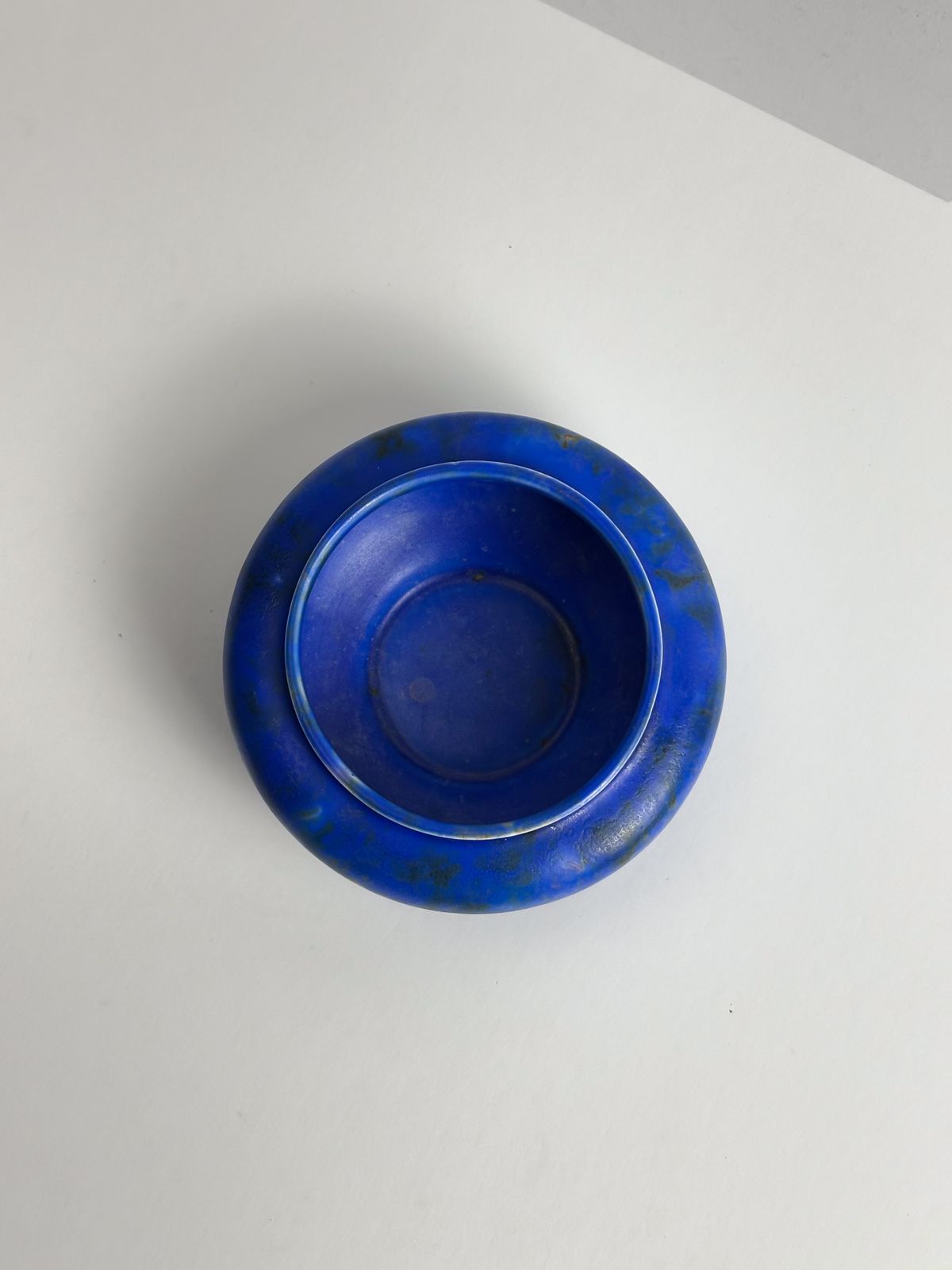 photo furniture Art Deco Chameleon Ware Bowl In Cobalt Blue By George Clews, Staffordshir, 1930s
