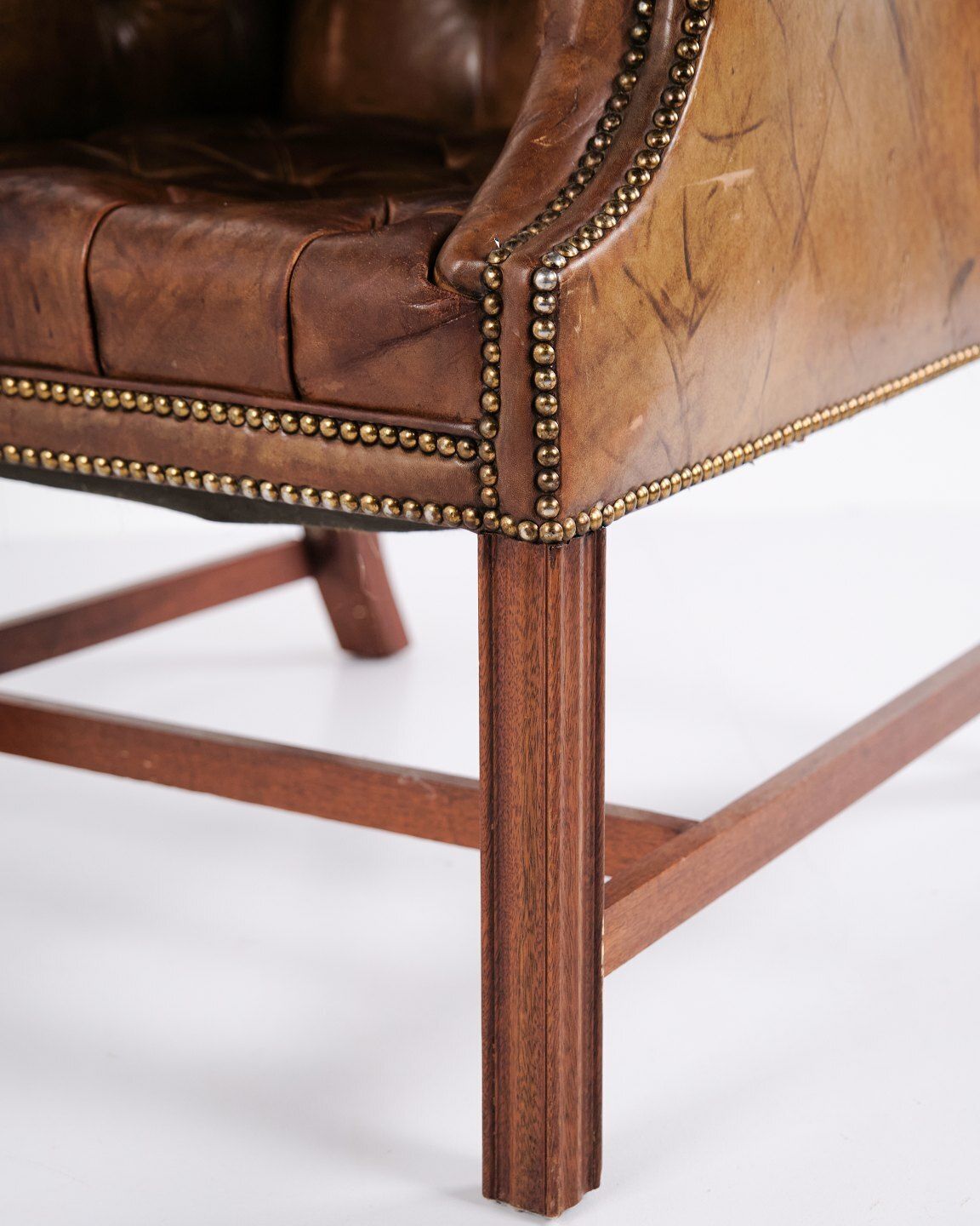 photo furniture Wingback Armchair – Brown Original Leather  – George III Style – Circa 1910