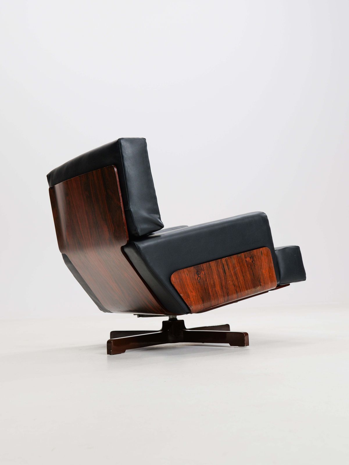 Swivel Rosewood Model 401 Armchair By Menilio Taro For Cinova, 1960s photo buy