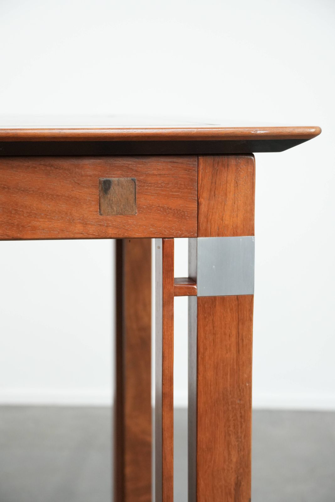 Gebogen Art Deco Bureau Met Elegante Vormen En Mooie Afwerking photo vintage