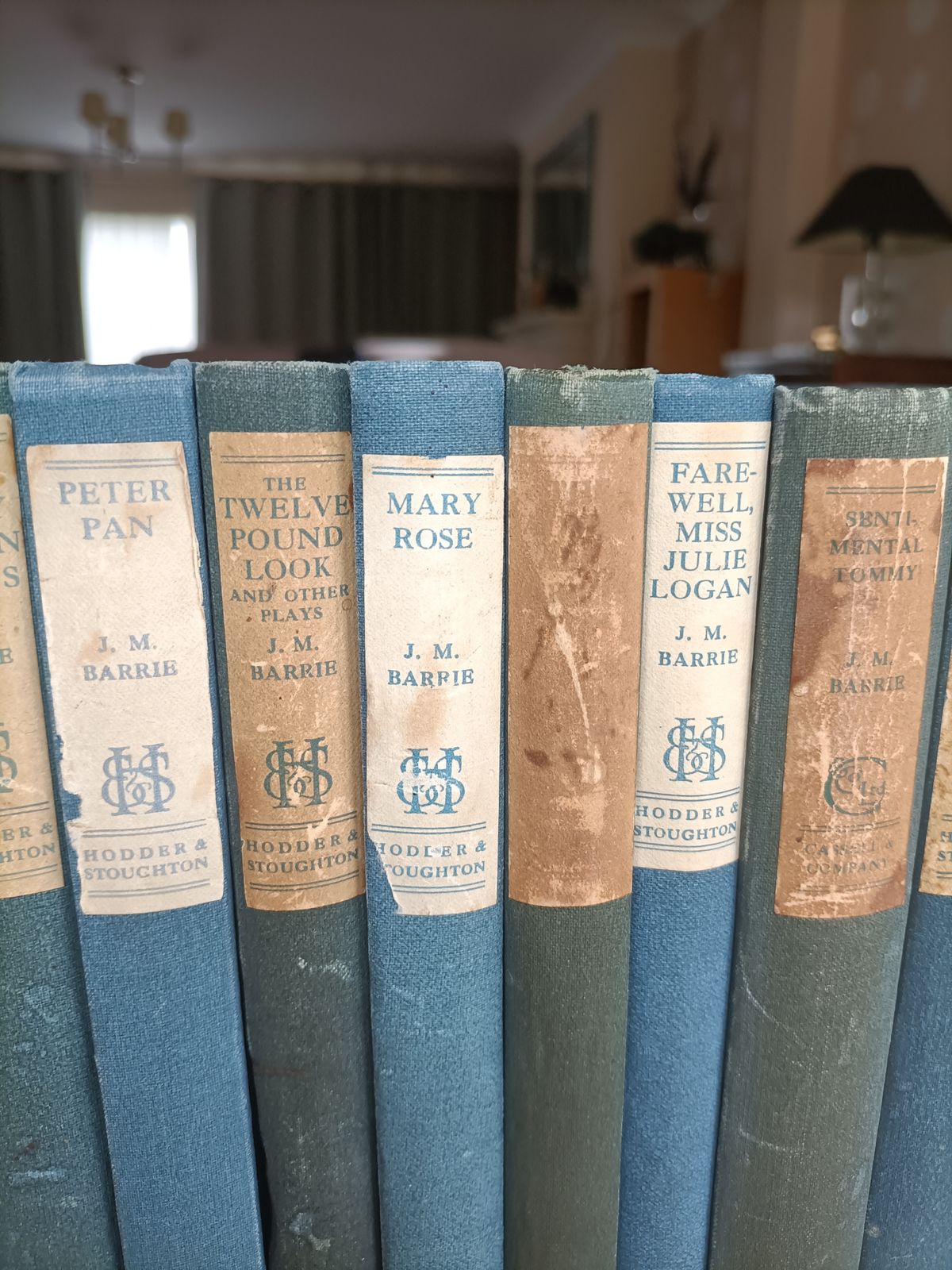 16 Plays And Works Of J.M.Barrie In Hardback. photo vinterior