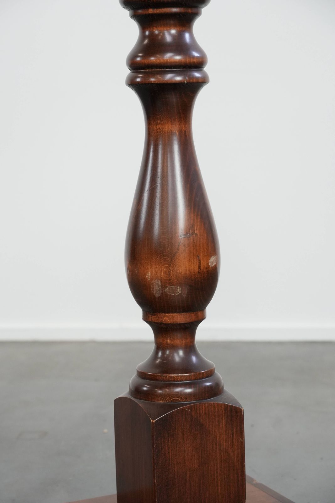 photo furniture Stijlvolle En Elegante Klassieke Sidetafel/Balustrade/Halconsole Uit De 20e Eeuw