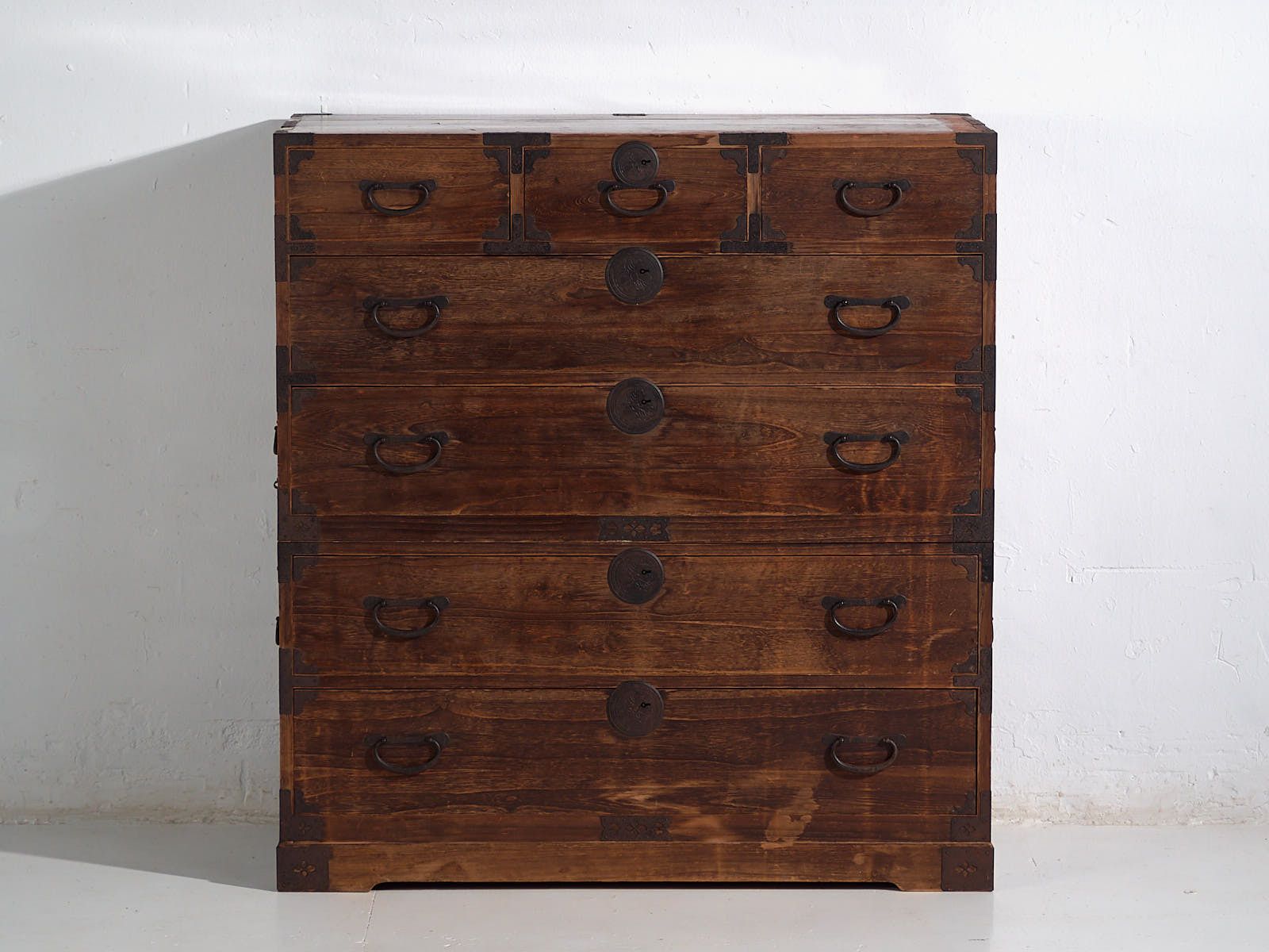 Japanese Sendai Isho Dansu (Clothing Chest), Large Size, Made Of Cedar And Iron, Meiji Taishō Period (C. 1890 1925). photo Furniture