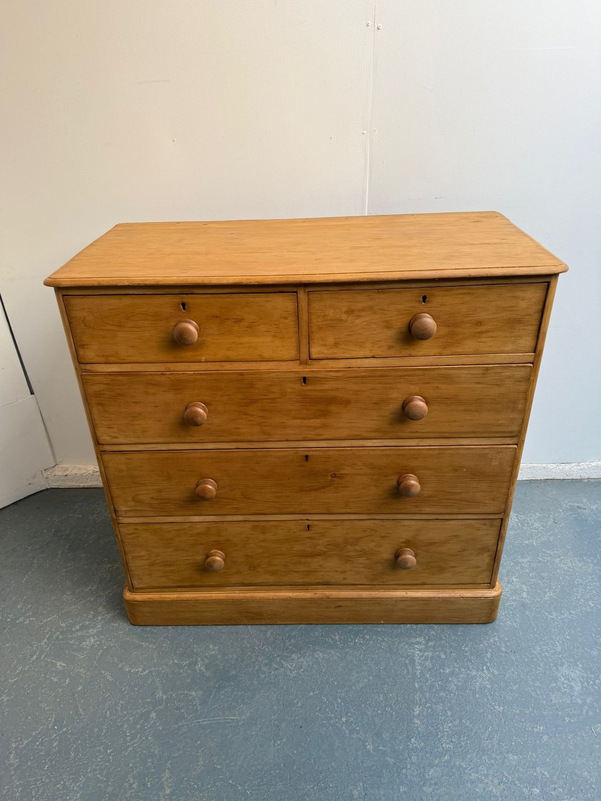A Large Deep Waxed Victorian Pine 5 Drawer Chest Of Drawers photo 795.0