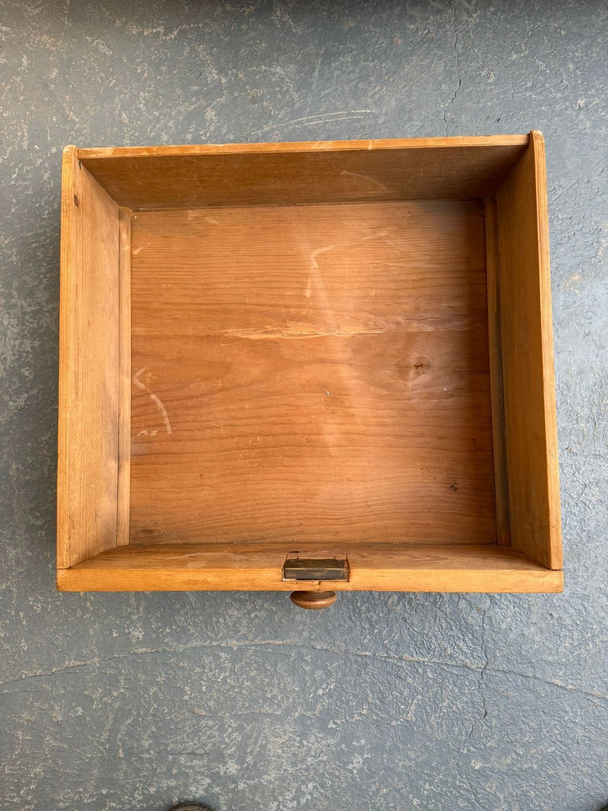A Large Deep Waxed Victorian Pine 5 Drawer Chest Of Drawers photo vinterior