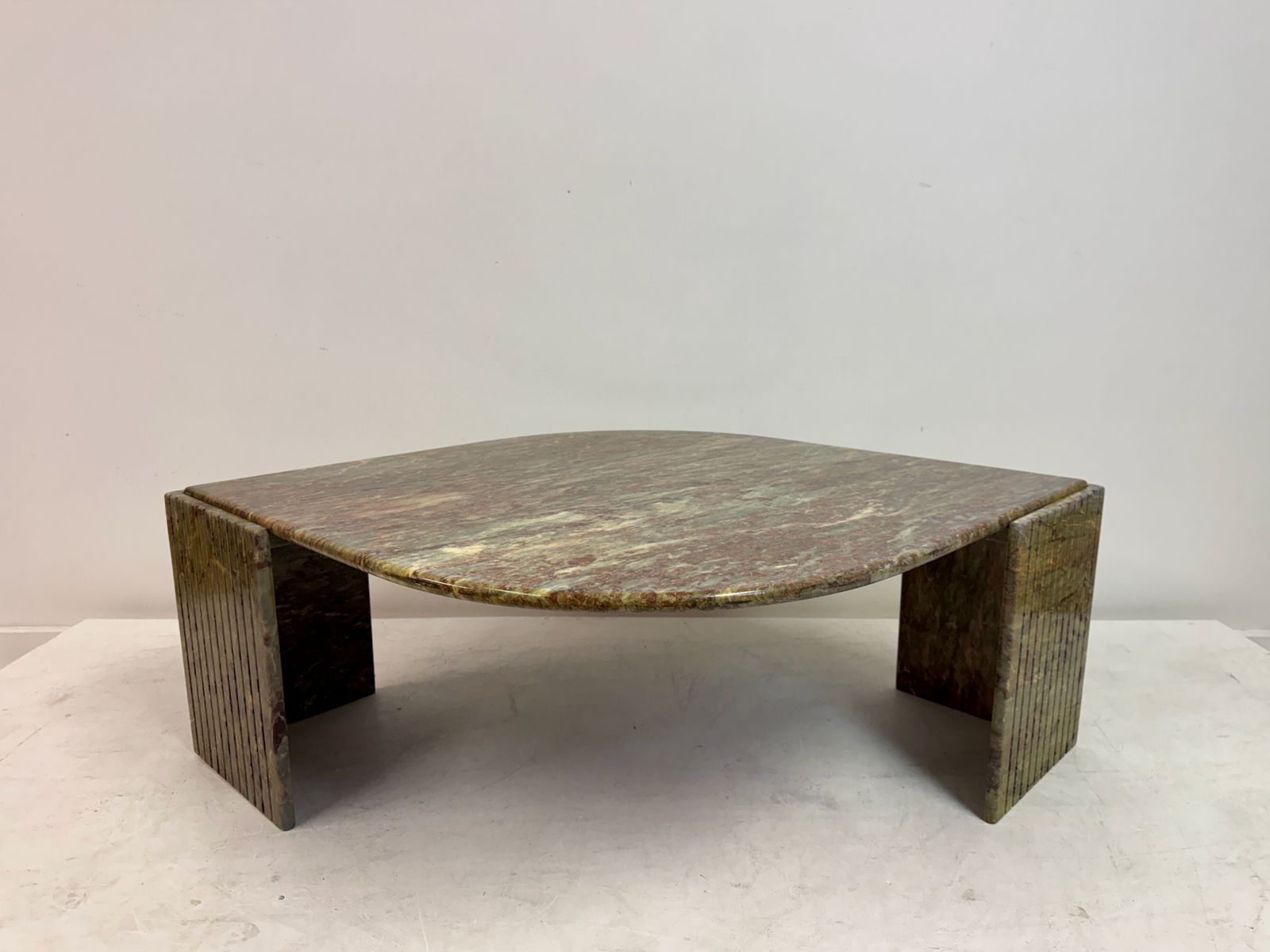 Late 20th Century Eye Shaped Marble Table photo vinterior