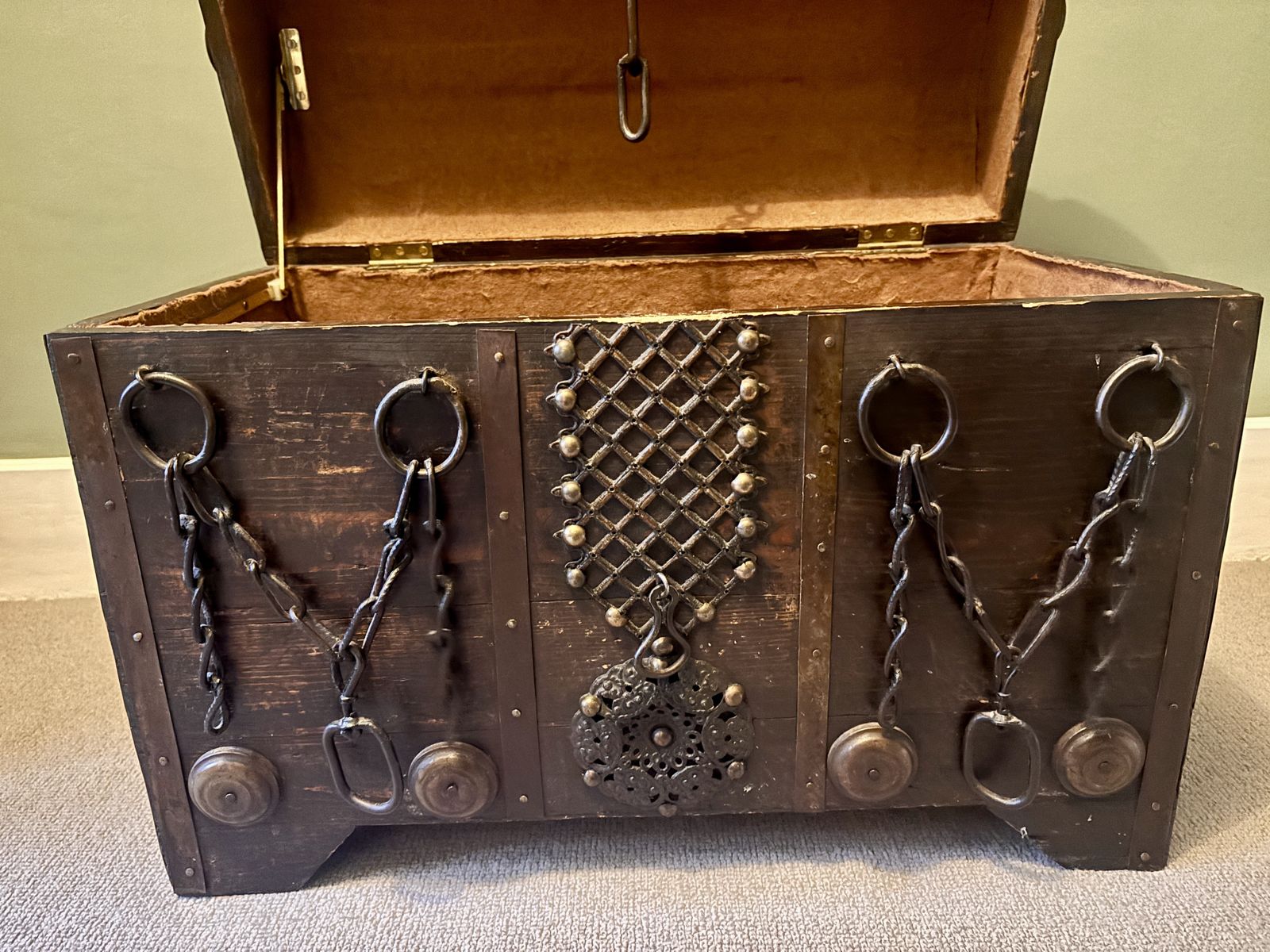 Vintages Antique Egyptian Wooden Pirates Chest Trunk photo Furniture