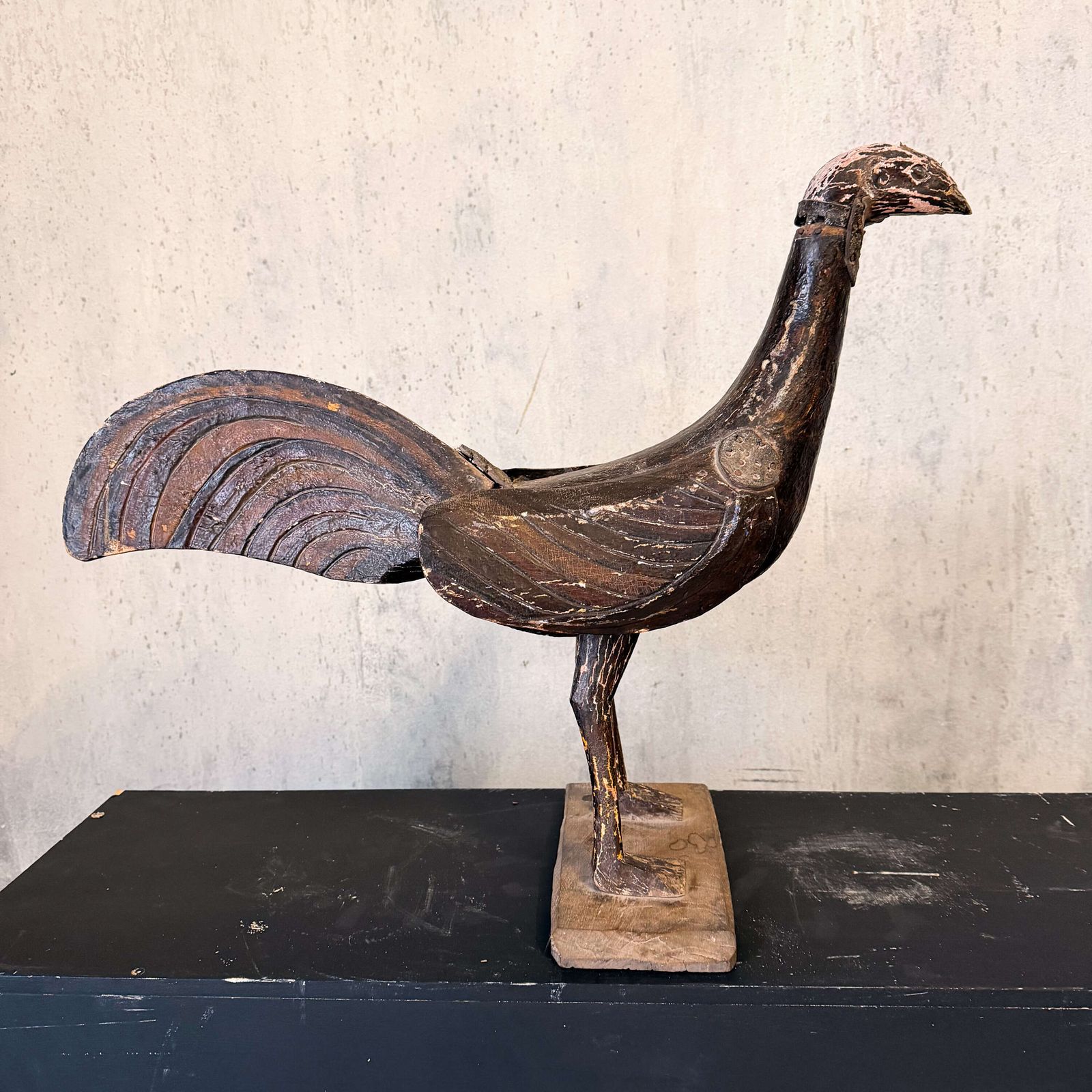 photo vinterior Antique Carved Wooden Stylised Bird Sculpture — Scandinavian / Nordic
