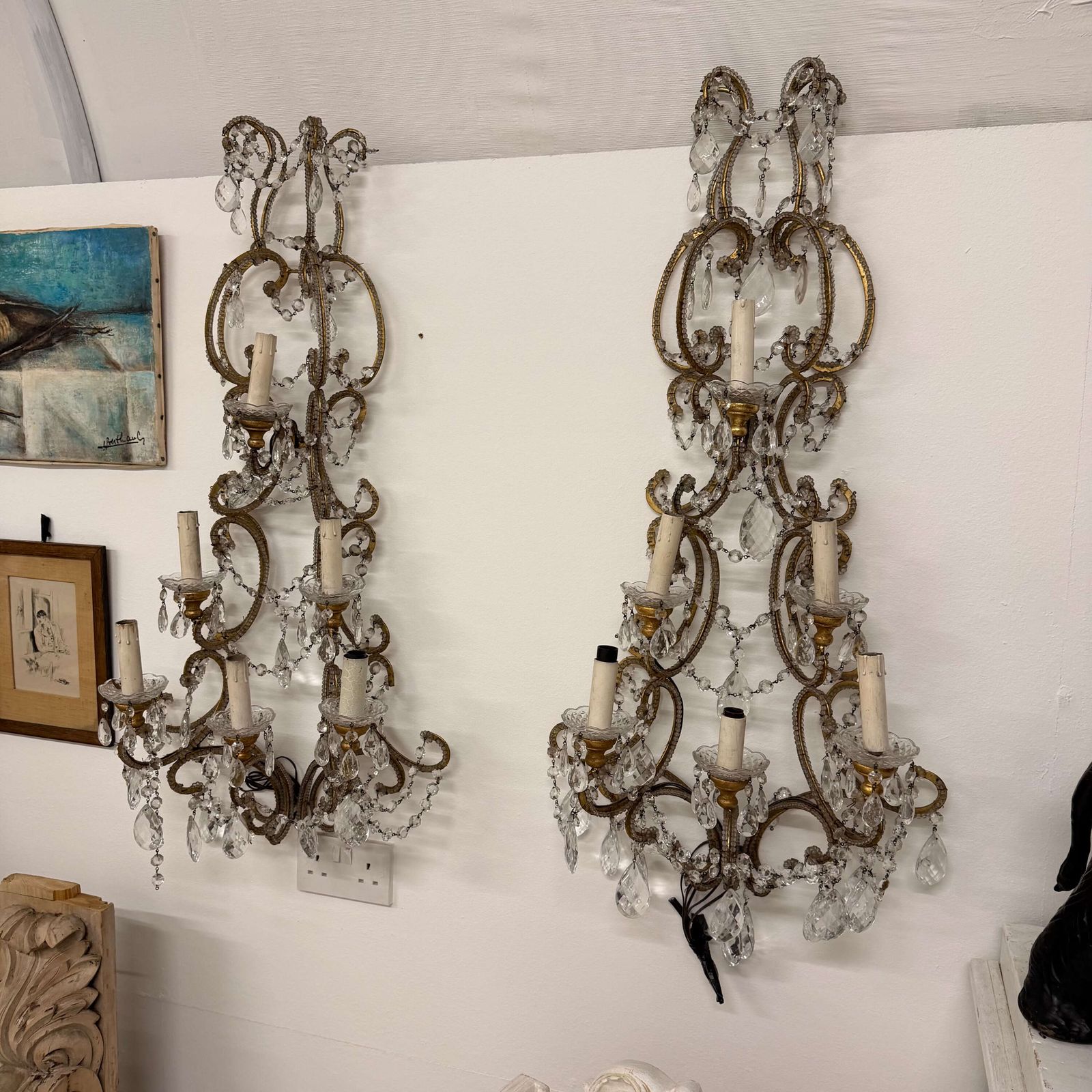 photo vinterior Pair Of English Crystal And Gilt Metal Wall Sconces — 20th Century