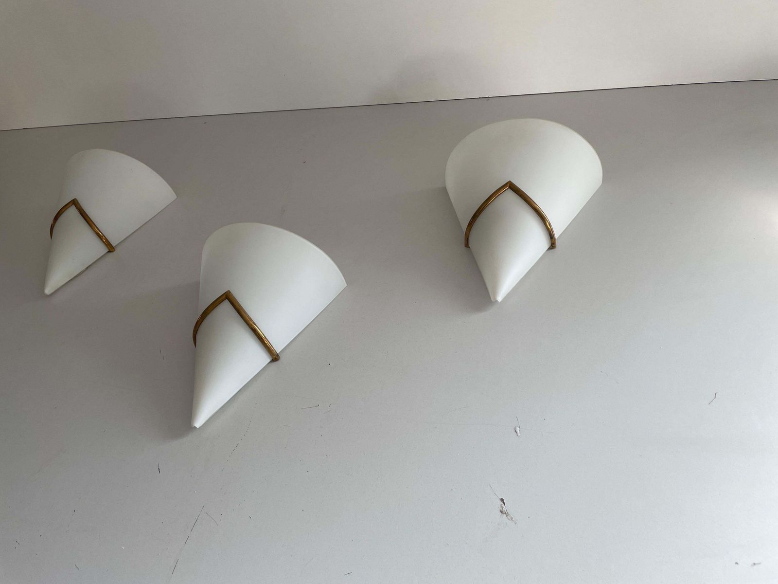 photo vinterior Mid Century Opal Glass And Brass Set Of Three Sconces, 1960s, Italy