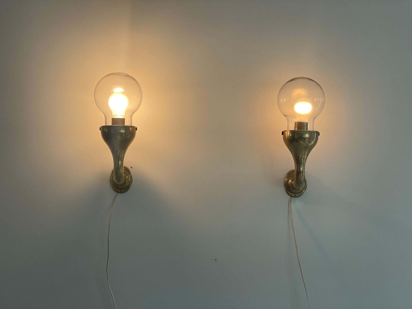 photo vintage Modernist Glass And Brass Body Pair Of Sconces, 1960s, Italy