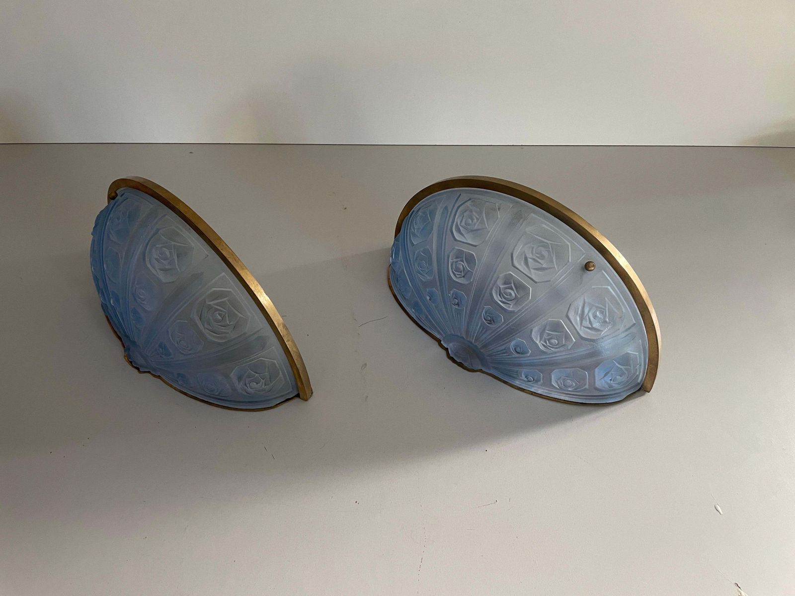 photo vintage Blue French Glass And Brass Frame Pair Of Sconces, 1950s, France