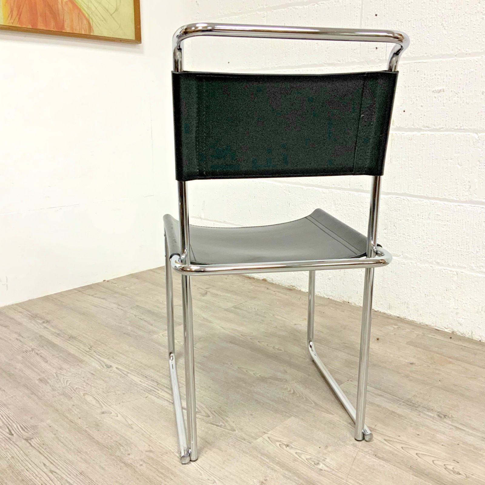 photo vinterior A Set Of 4 Marcel Breuer B40 Dining Chairs Black Leather By Tecta Dated 1999