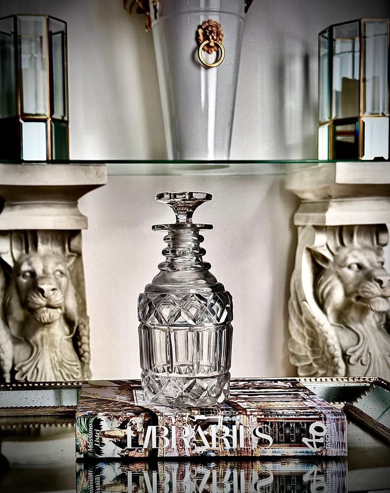 photo vinterior Georgian Cut Glass Decanter, England C.1820 – Early 19th Century