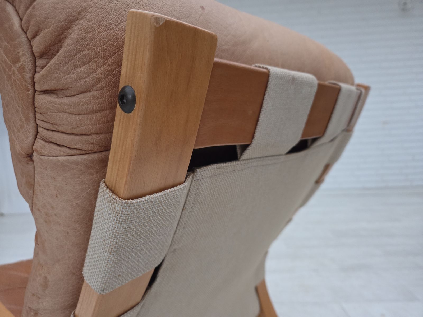 photo buy Jaren 1970, Noorse Fauteuil, Model "Kengu", Meubelsleder.