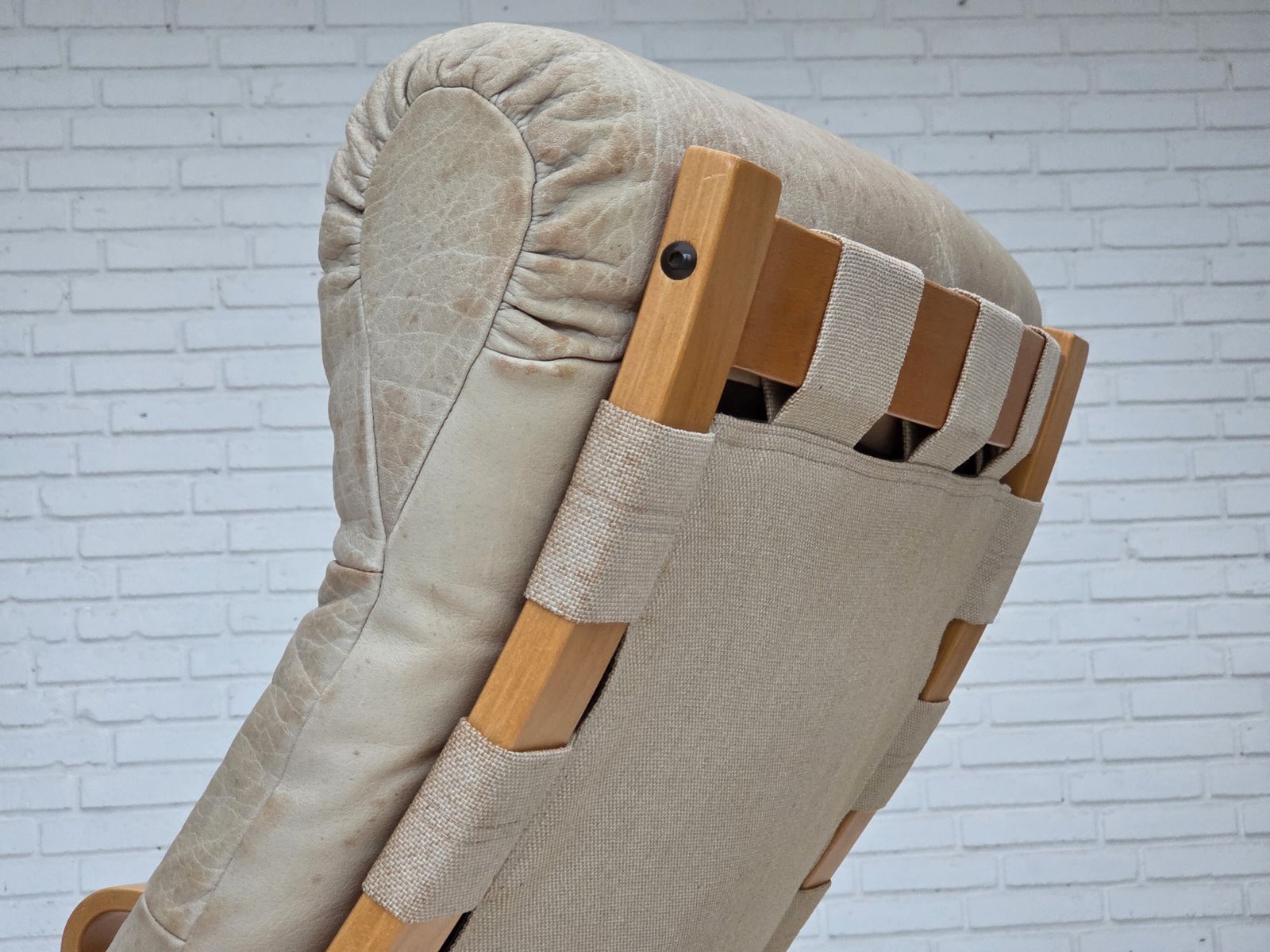 Ca. Jaren 1970, Noorse Fauteuil, Model "Kengu", Beige Meubeleer. photo buy