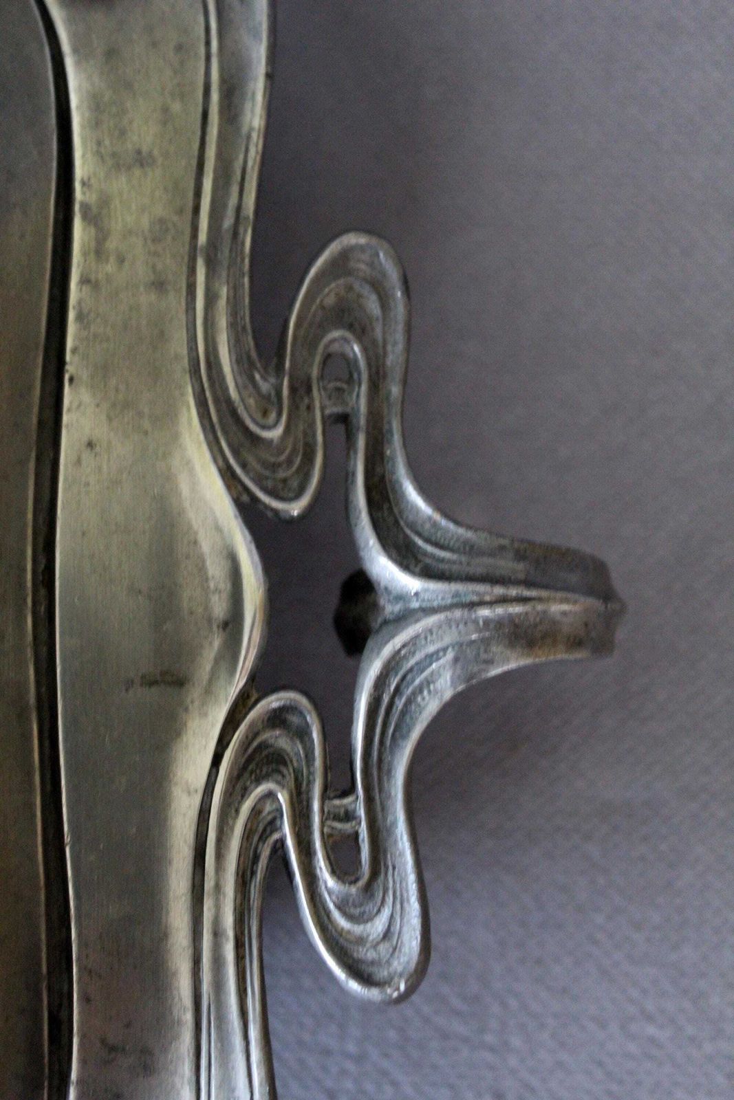 Antiek Art Nouveau Jugendstil Groot Tinnen Terrine Met Deksel, Rijkelijk Versierd, Bloemmotieven, Arts And Crafts, Zonder Maker's Mark, Serveerschaal photo vinterior