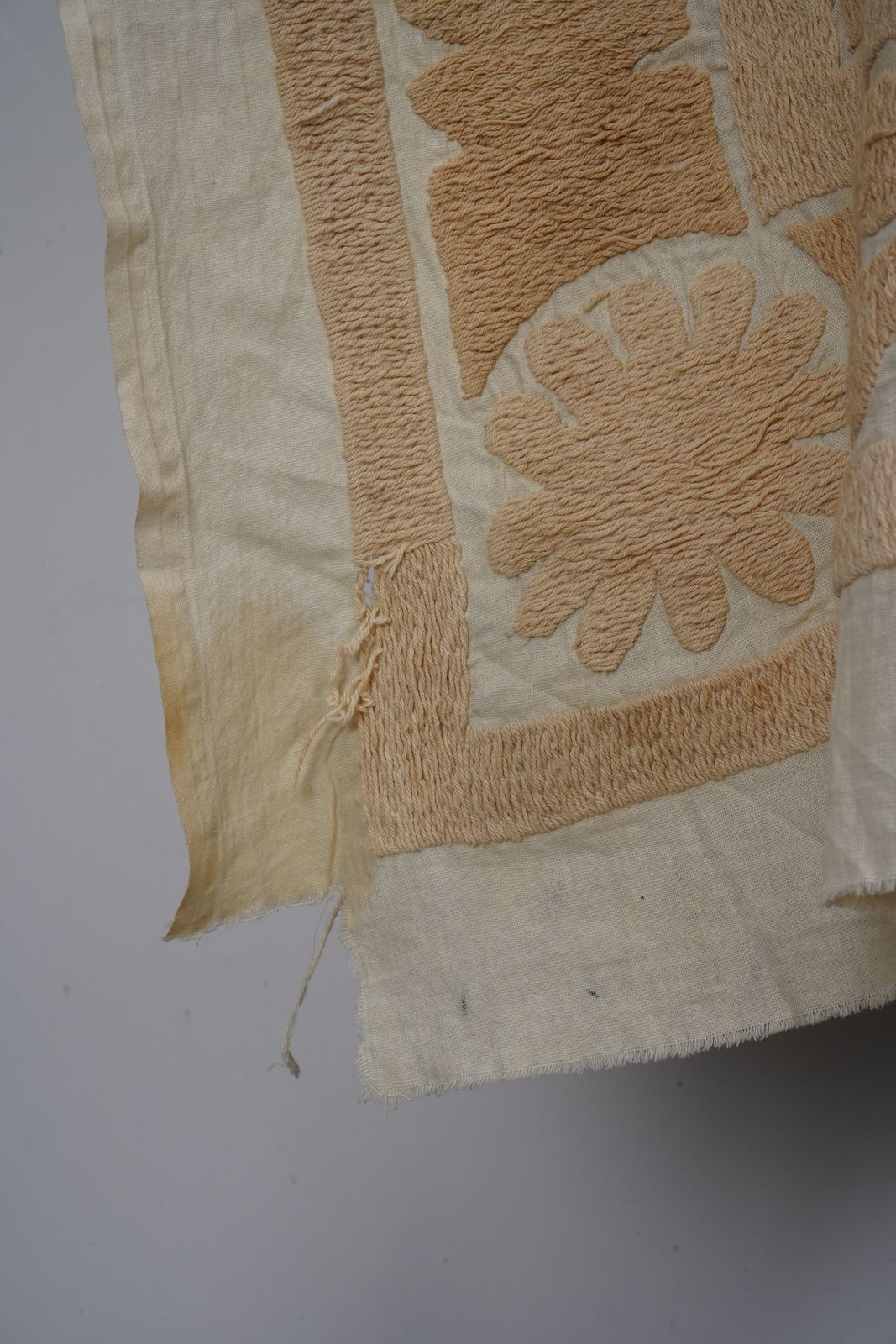 Minimal Neutral Suzani Textile, Beige Uzbek Table Cover Decor 4'4'' X 4'4'' photo vinterior