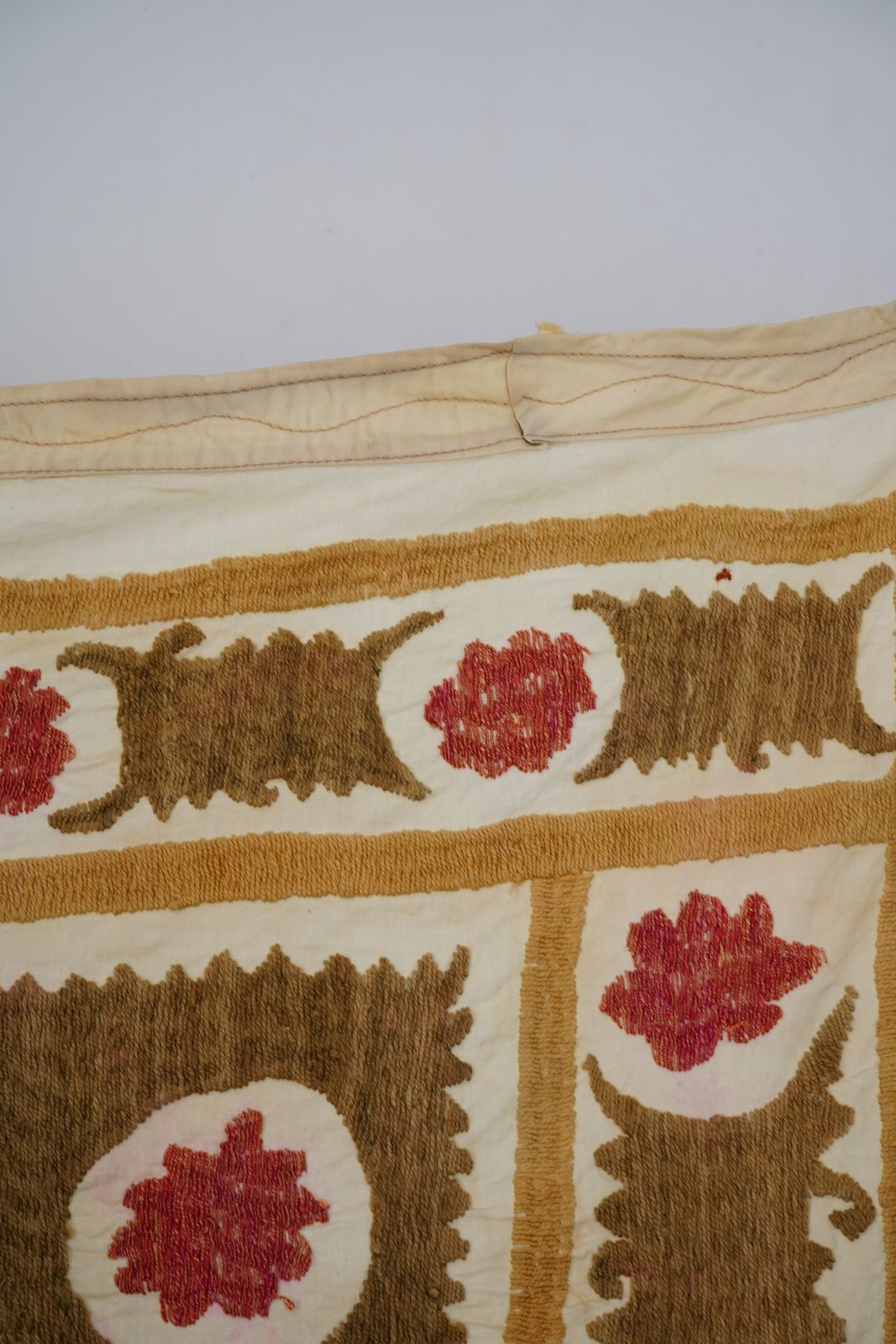 Uzbek Suzani Textile, Red Brown Green Handmade Embroidered Fabric 4'1'' X 4'4'' photo vintage
