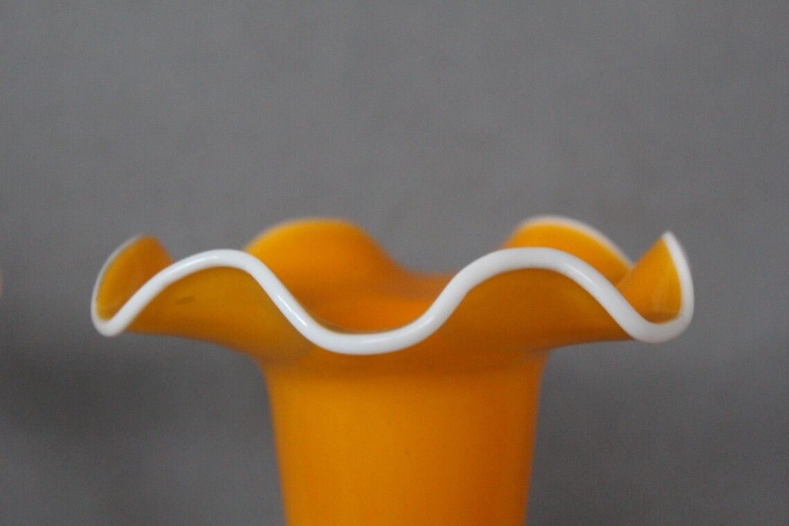 Set Van Twee Tangerine Tango Glass Vazen – Trompetvaas Met Geribbelde Kraag / Tulpvaas, Helder Glas Aan De Buitenkant, Oranje Glas Aan De Binnenkant, Scandinavische Of Boheemse Kunststijl, Feloranje photo Woonaccessoires