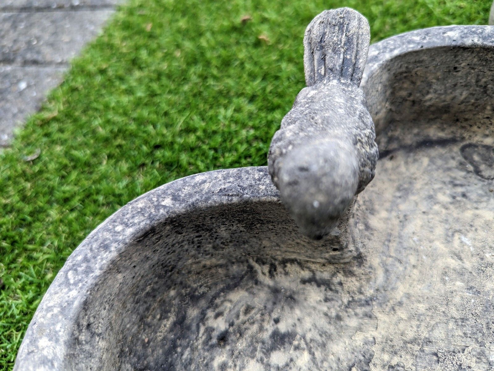photo furniture English Stone Vintage Style Birds On Heart Baths Delivery Available 0061.