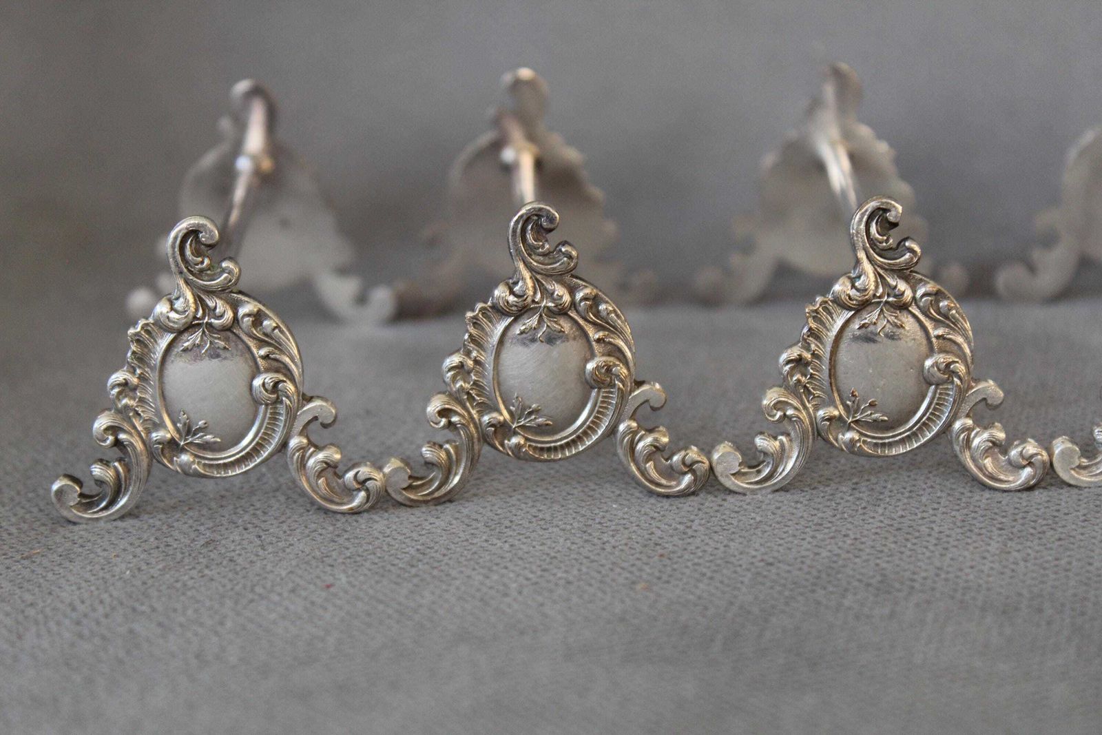 Set Van 12 Vintage Verzilverde Metalen Messenleggers, In Doos, Derby, Brits, Empire Regency Rococo Stijl, Metaal, Eettafel, Eetstokjes photo 109.0