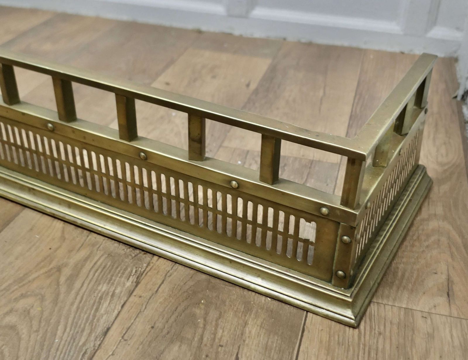 Heavy Quality Victorian Brass Fender, Industrial Look photo 570.0