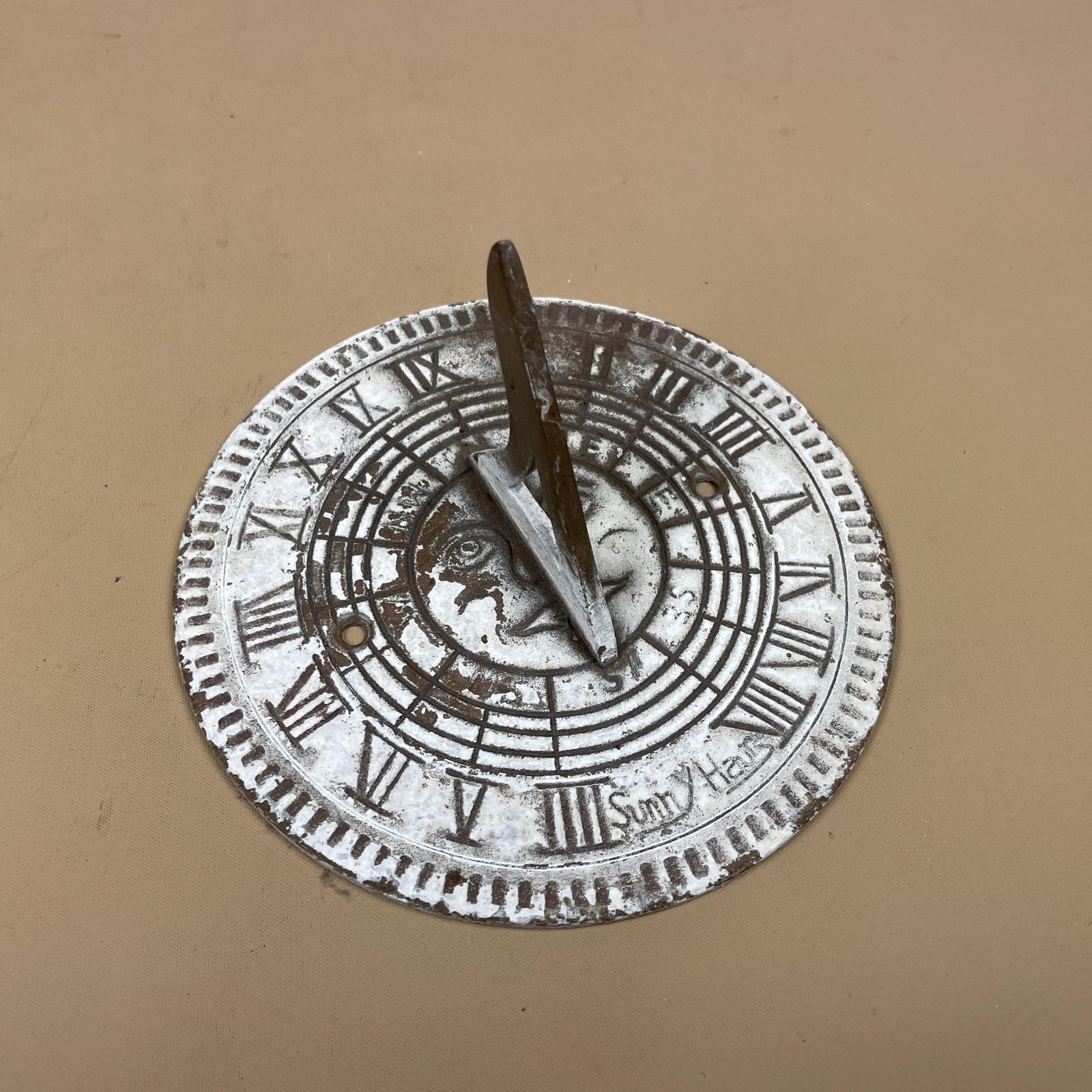 Antique Brass Gold Sun Dial Garden Metal Heavy Vintage Garden Decor Round Circular 14.5cm Weather Sundials Engraved Outdoor Sun Face White