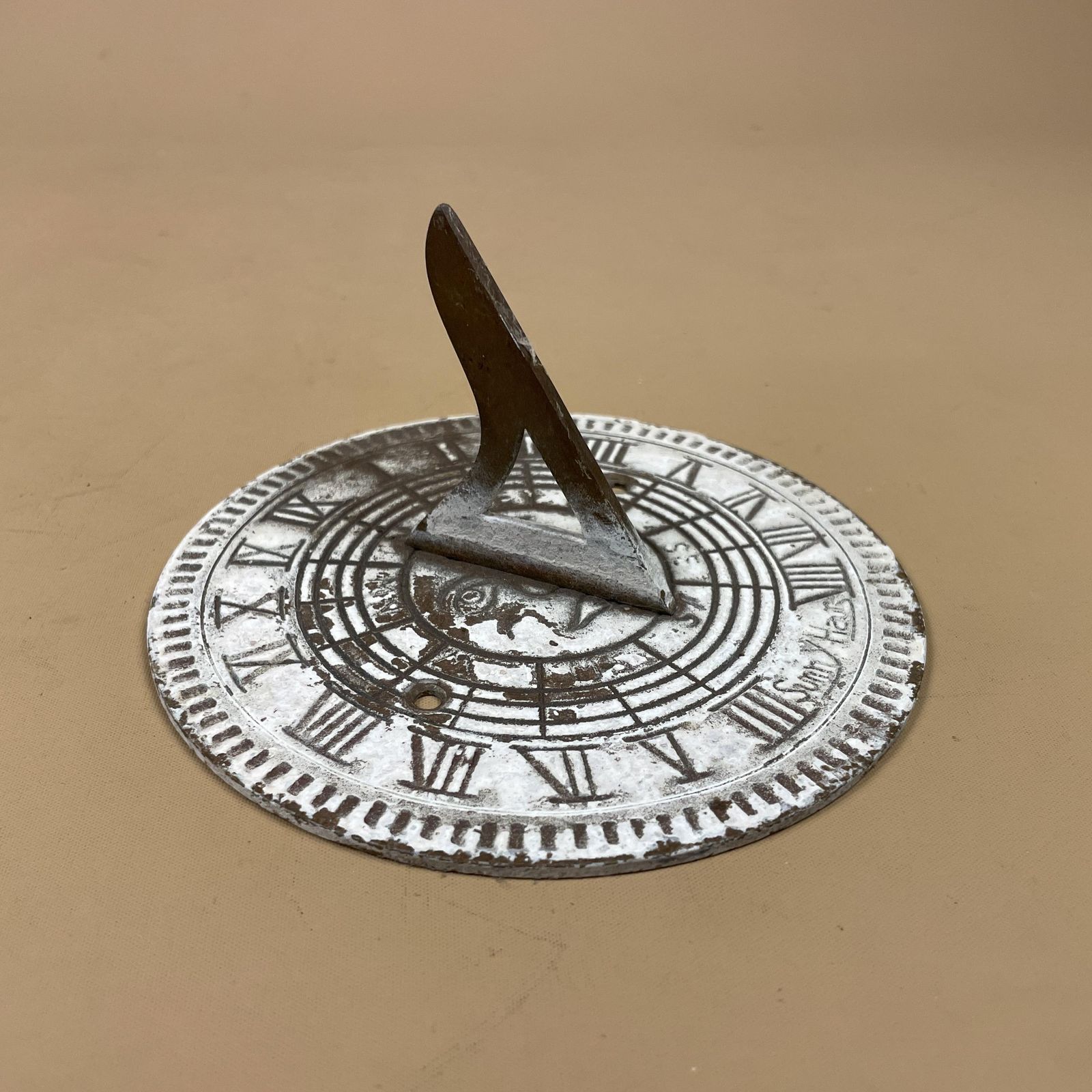 Antique Brass Gold Sun Dial Garden Metal Heavy Vintage Garden Decor Round Circular 14.5cm Weather Sundials Engraved Outdoor Sun Face White photo 85.0