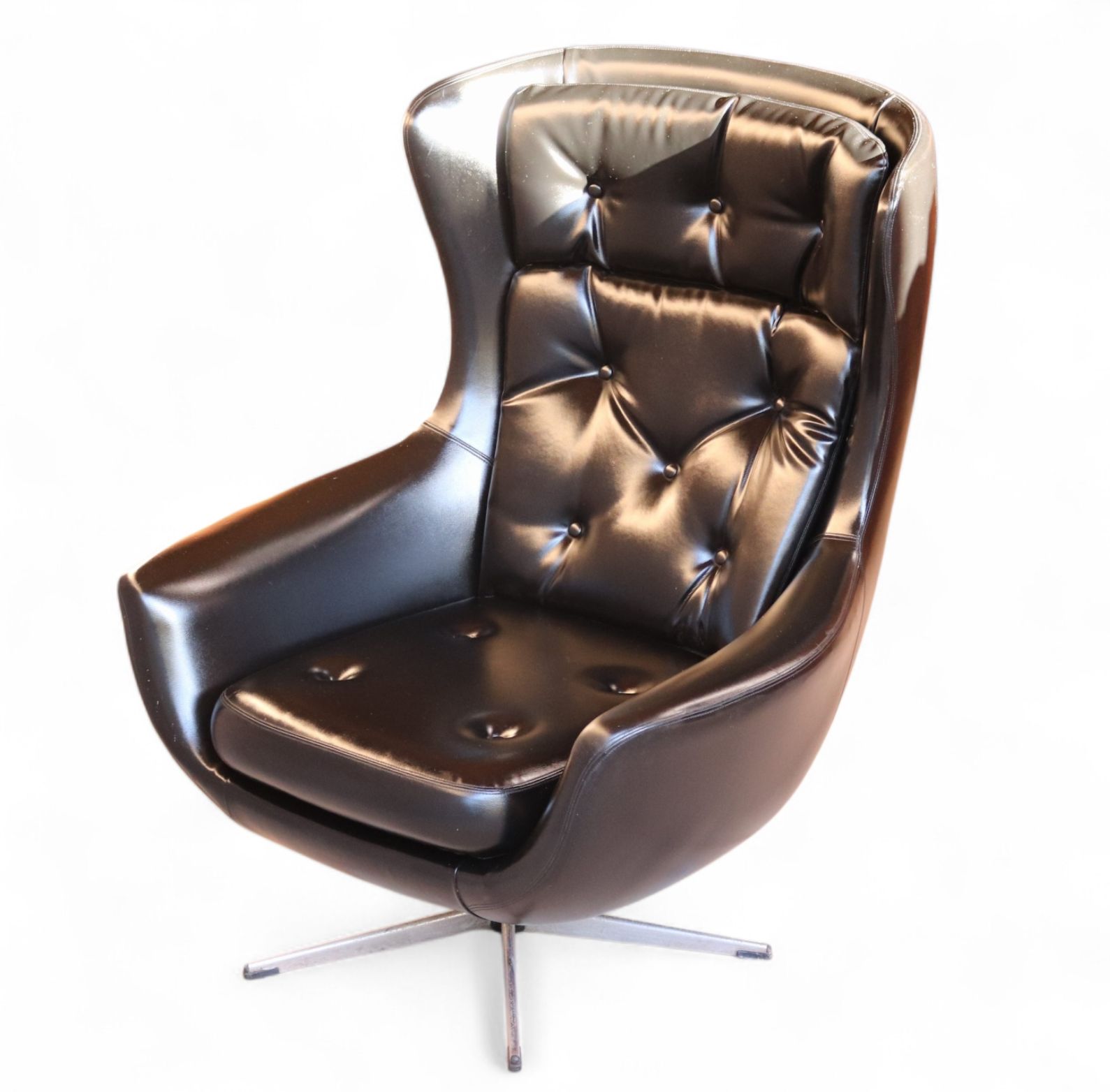 photo vintage Mid Century Black Faux Leather Egg Chair Swivel Armchair