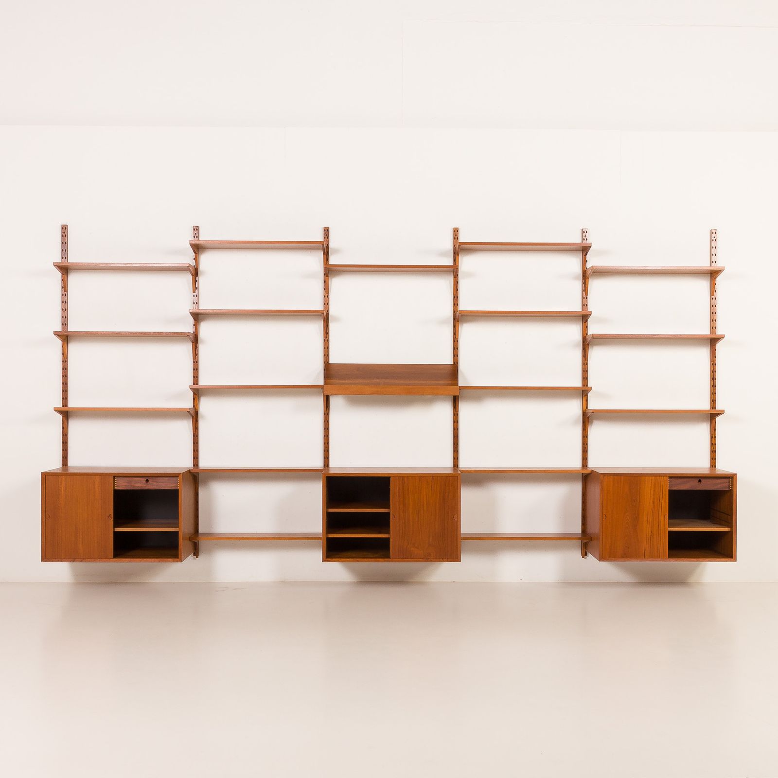 Poul Cadovius Extra Large Teak Wall Unit For Cado, 1960s. photo vinterior