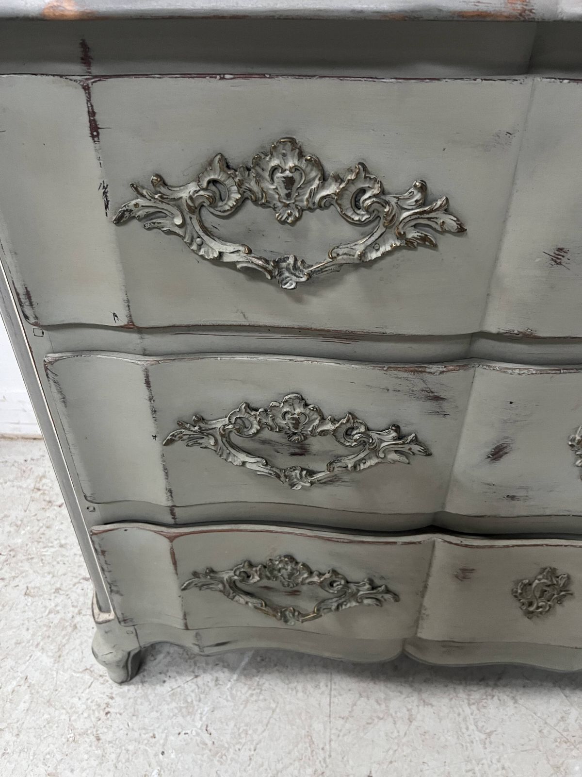 Louis XV Style Serpentine Commode In Patinated Oak, 20th Century photo 1101.6