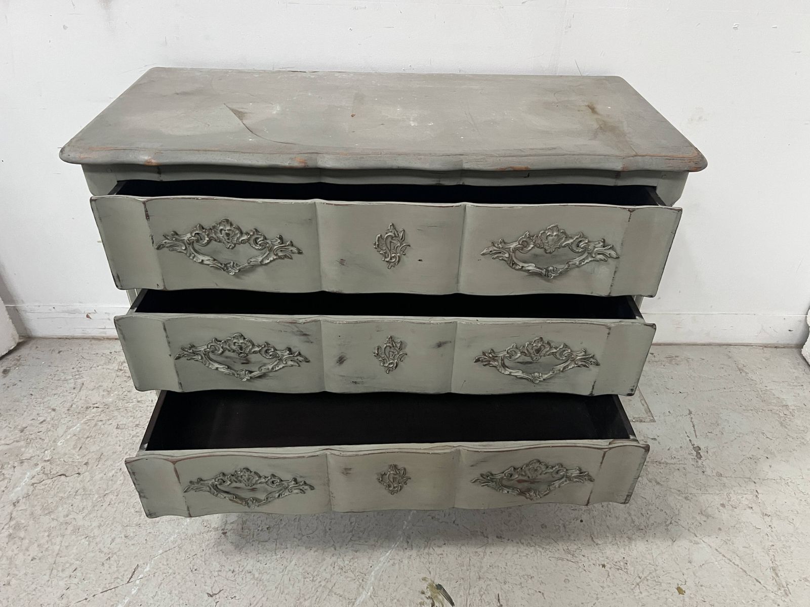 1101.6 Louis XV Style Serpentine Commode In Patinated Oak, 20th Century photo