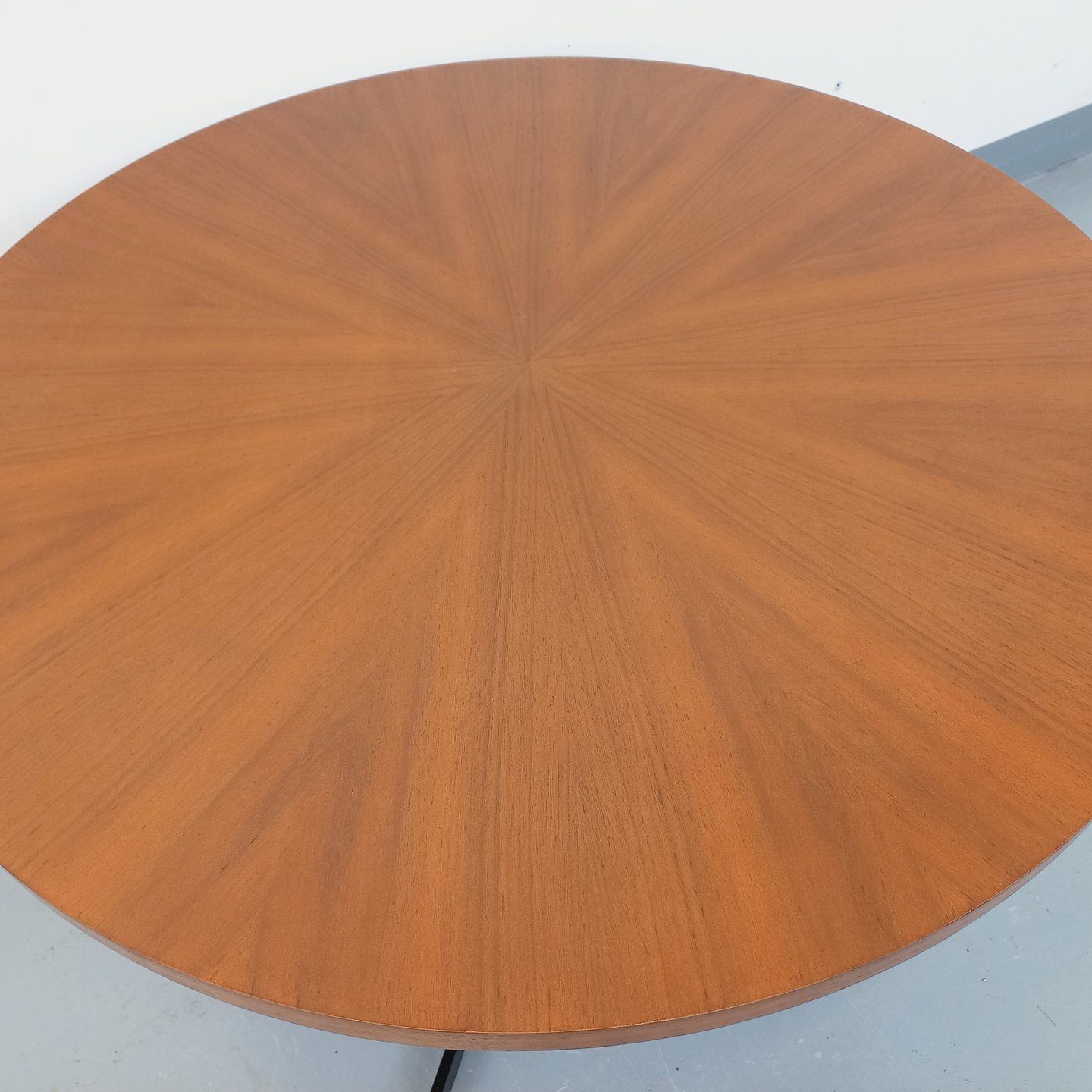 962.0 Scandinavian Round "Raise And Lower" Coffee Table In Teak And Metal photo