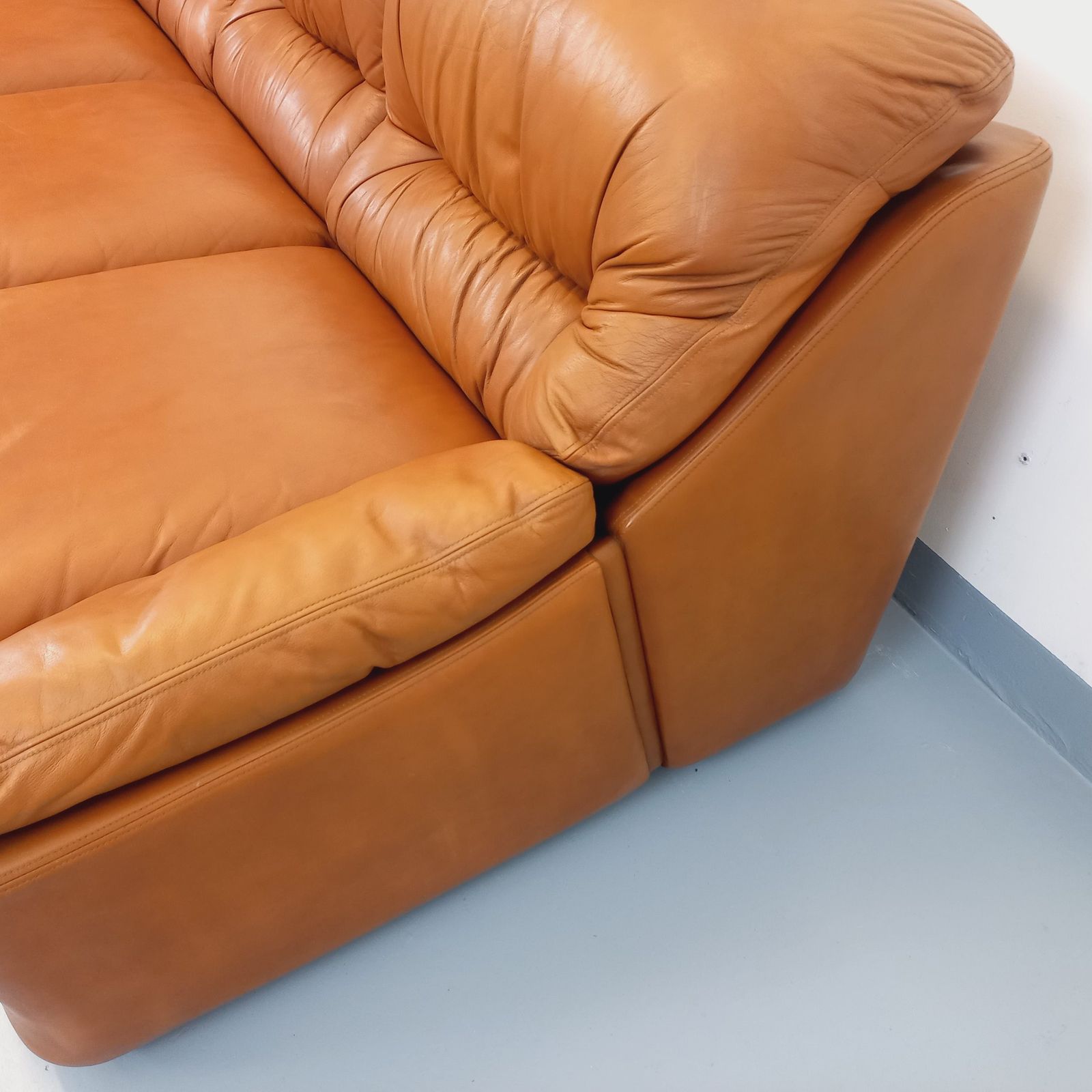 photo furniture Three Seater Sofa From The 1970s In Camel Leather