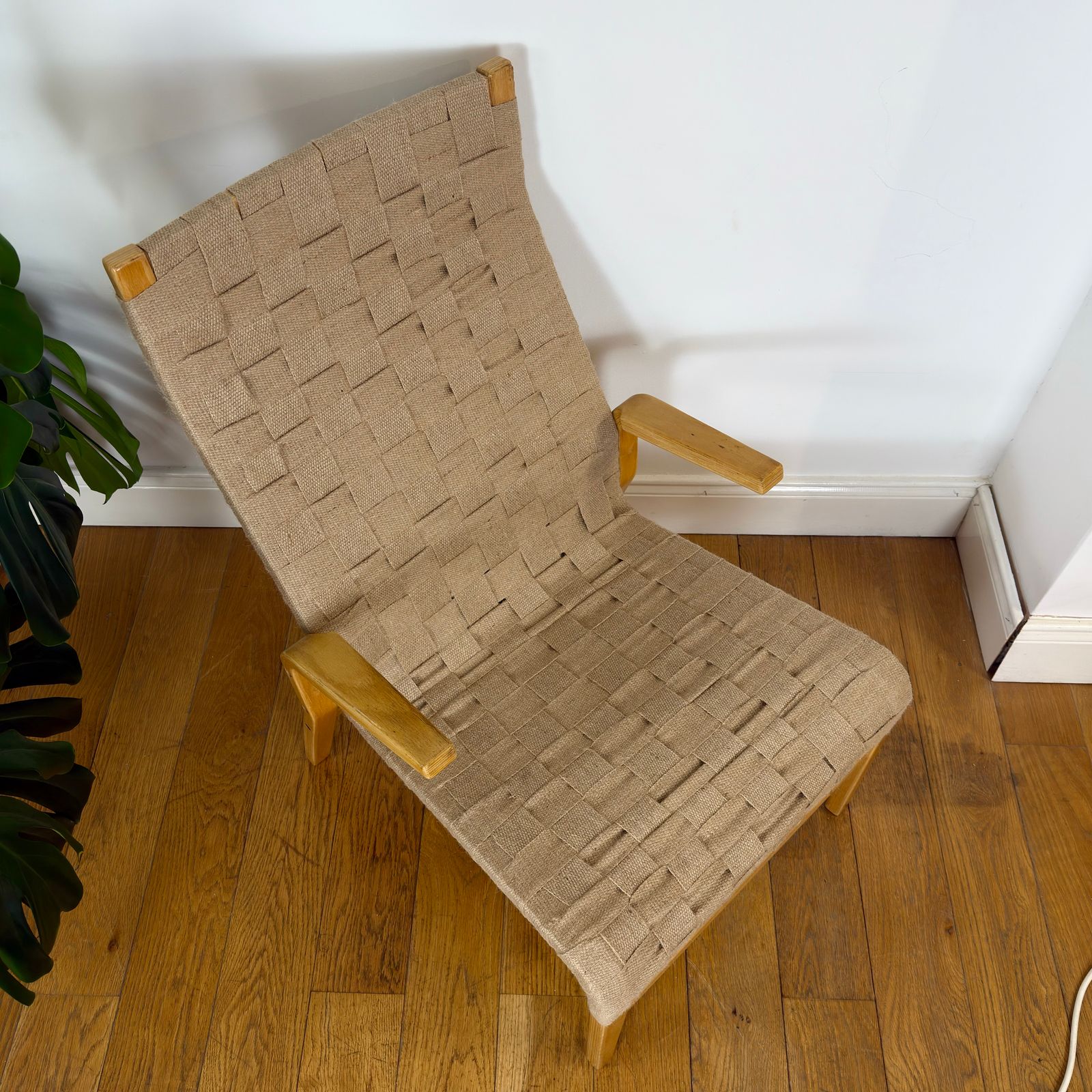 photo furniture Mid Century Danish Lounge Chair   Finn østergaard Style