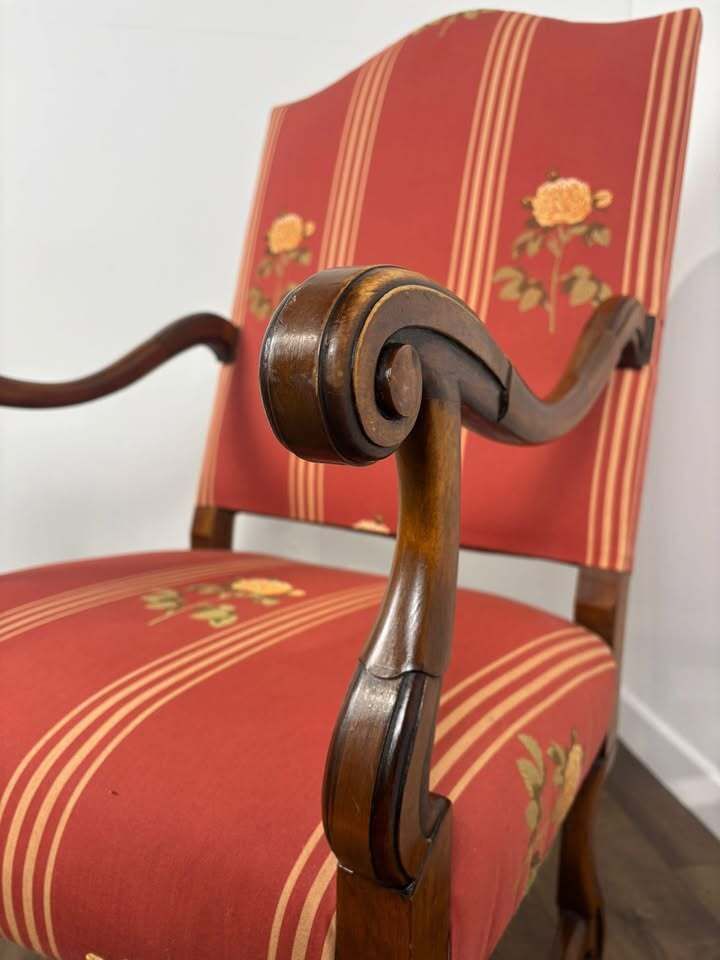 photo vinterior Victorian Style Reproduction Mahogany Upholstered Armchair